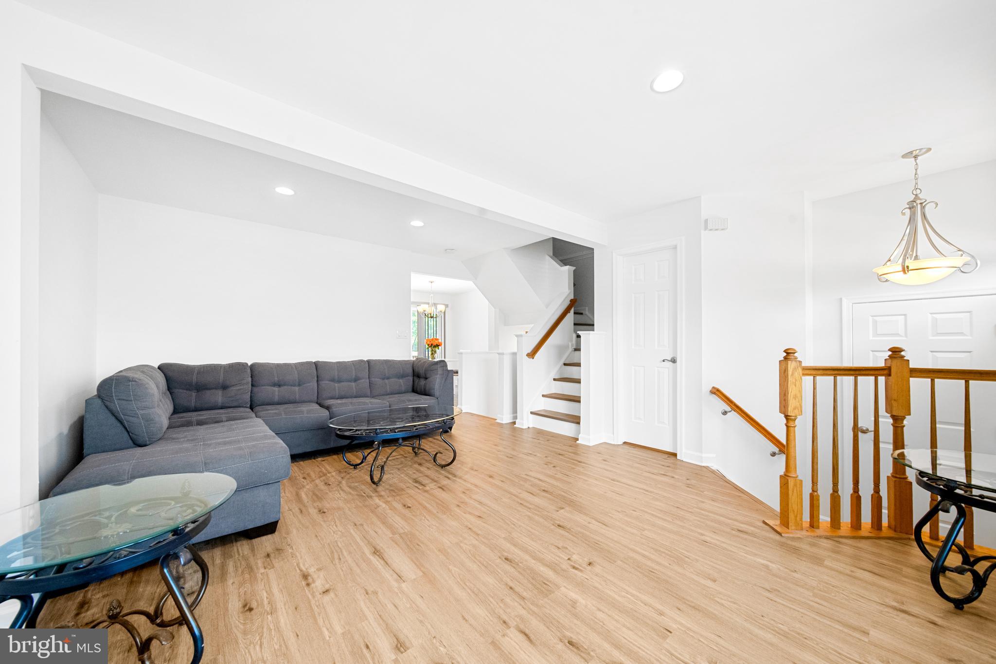 MAPLE POINTE - Residential