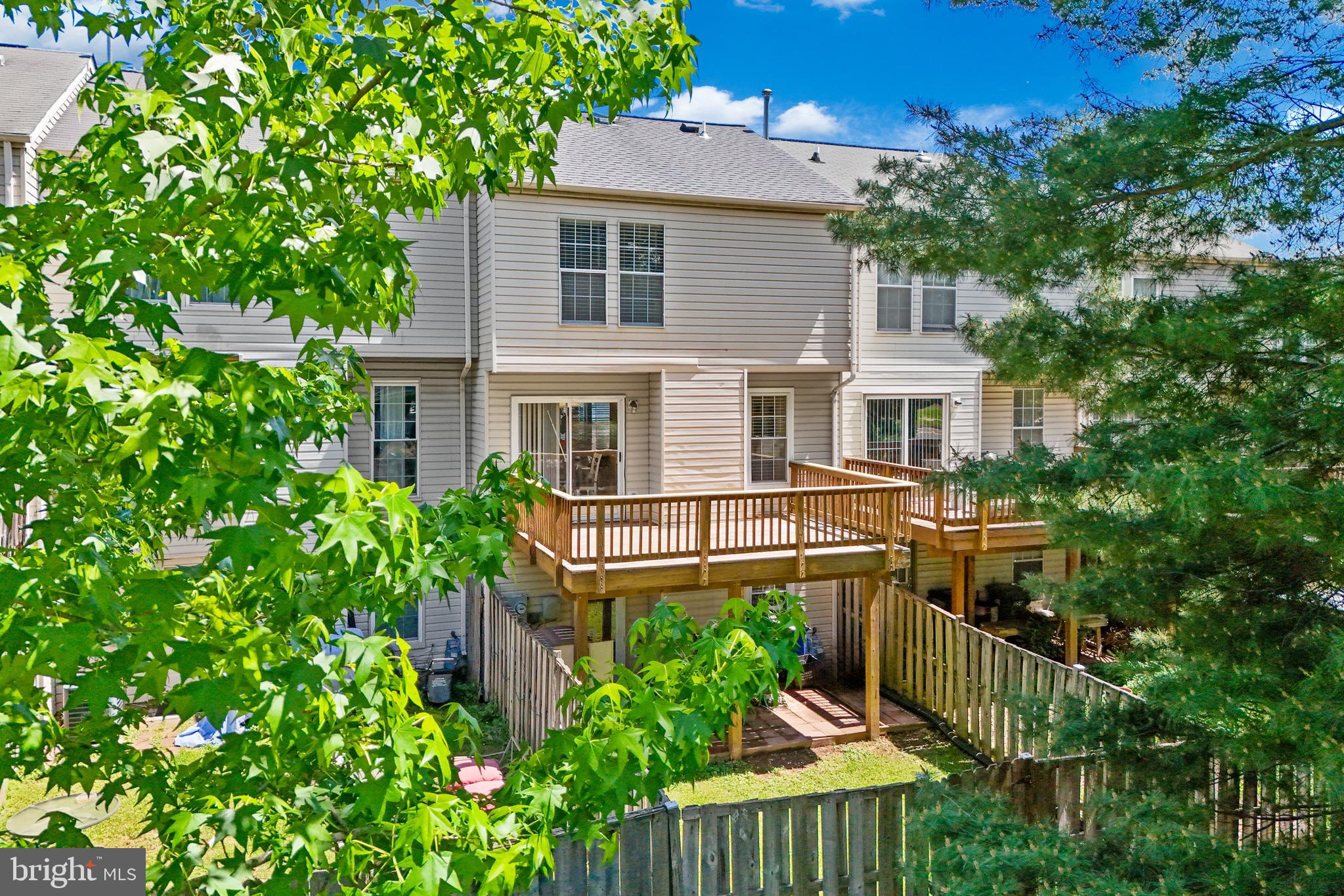 MAPLE POINTE - Residential