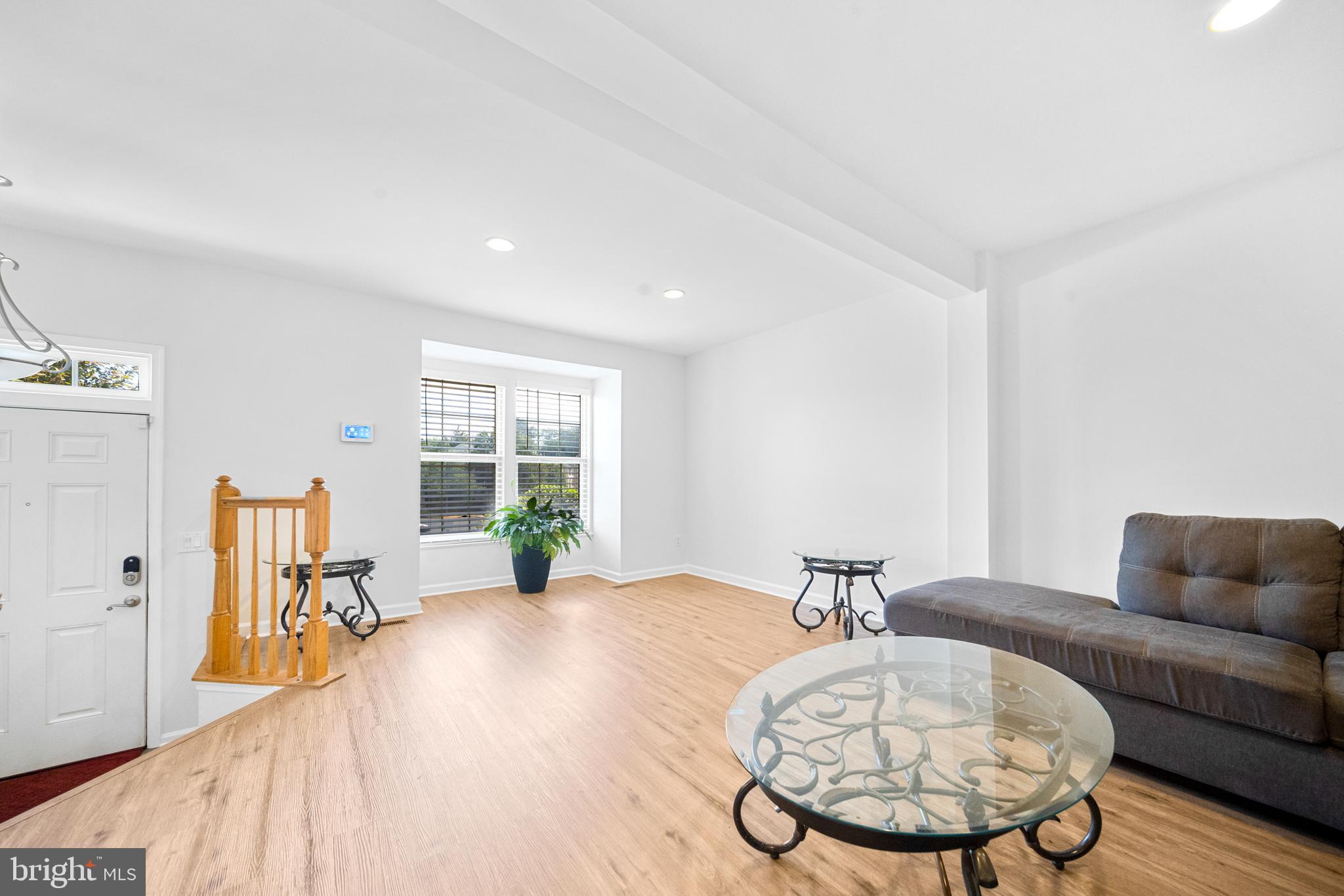 MAPLE POINTE - Residential