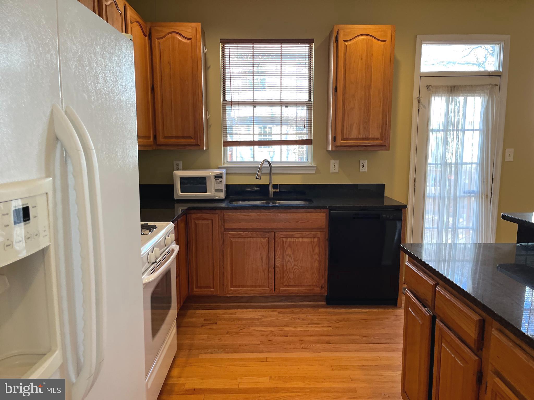 LIFESTYLE AT SULLY STATION - Residential