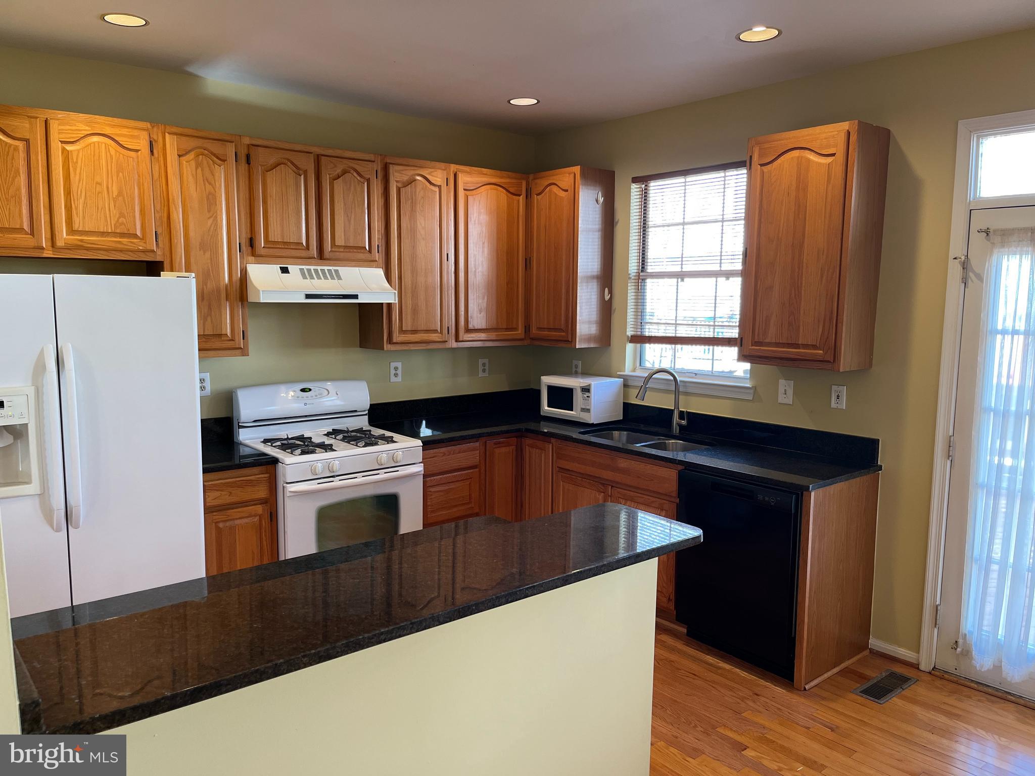 LIFESTYLE AT SULLY STATION - Residential