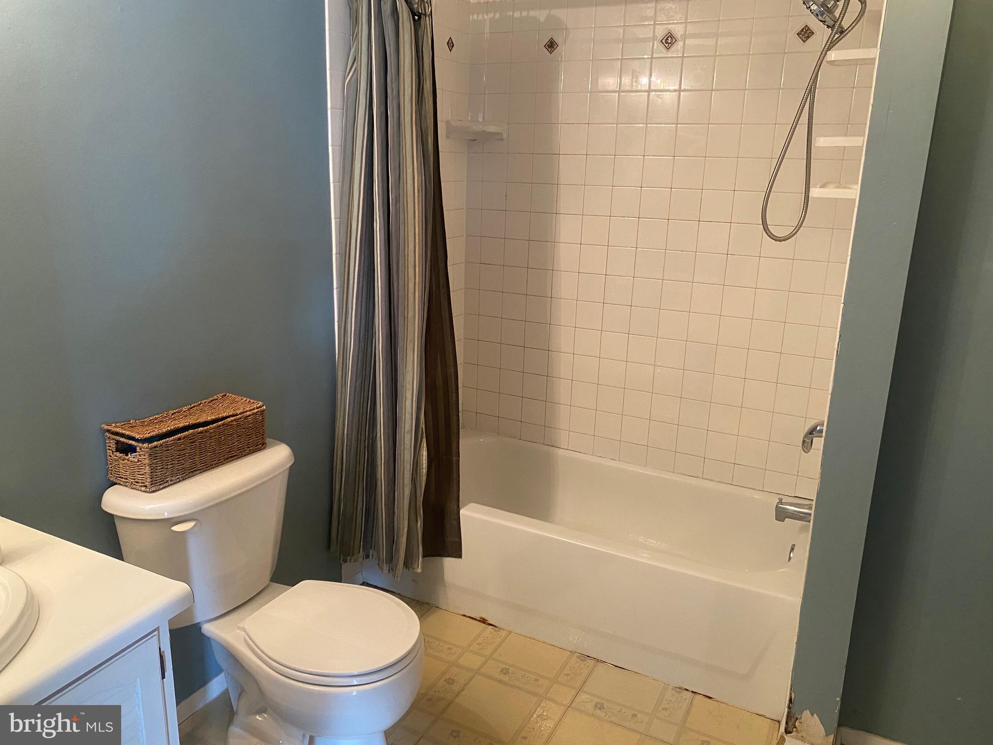 TWELVE TREES - Residential