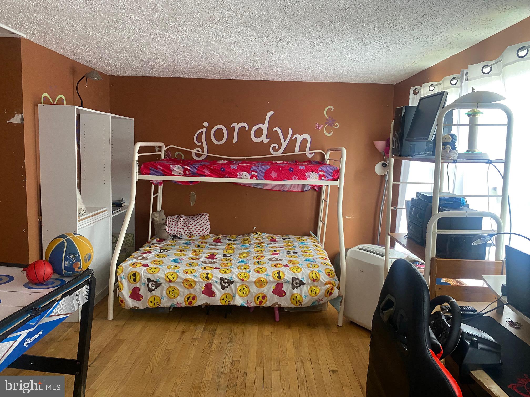 TWELVE TREES - Residential