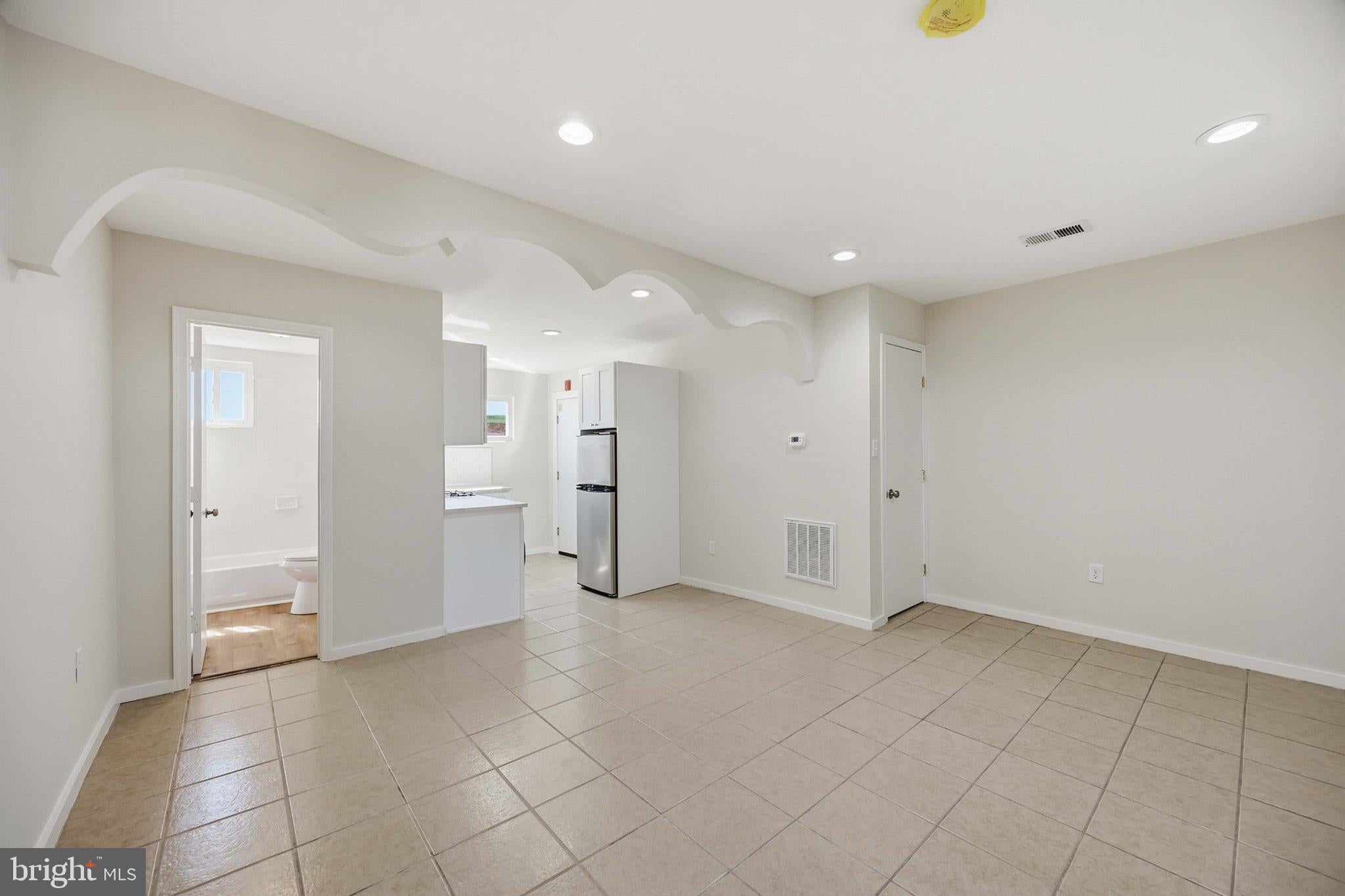 740 CHRISTIAN STREET 3RD FLOOR
