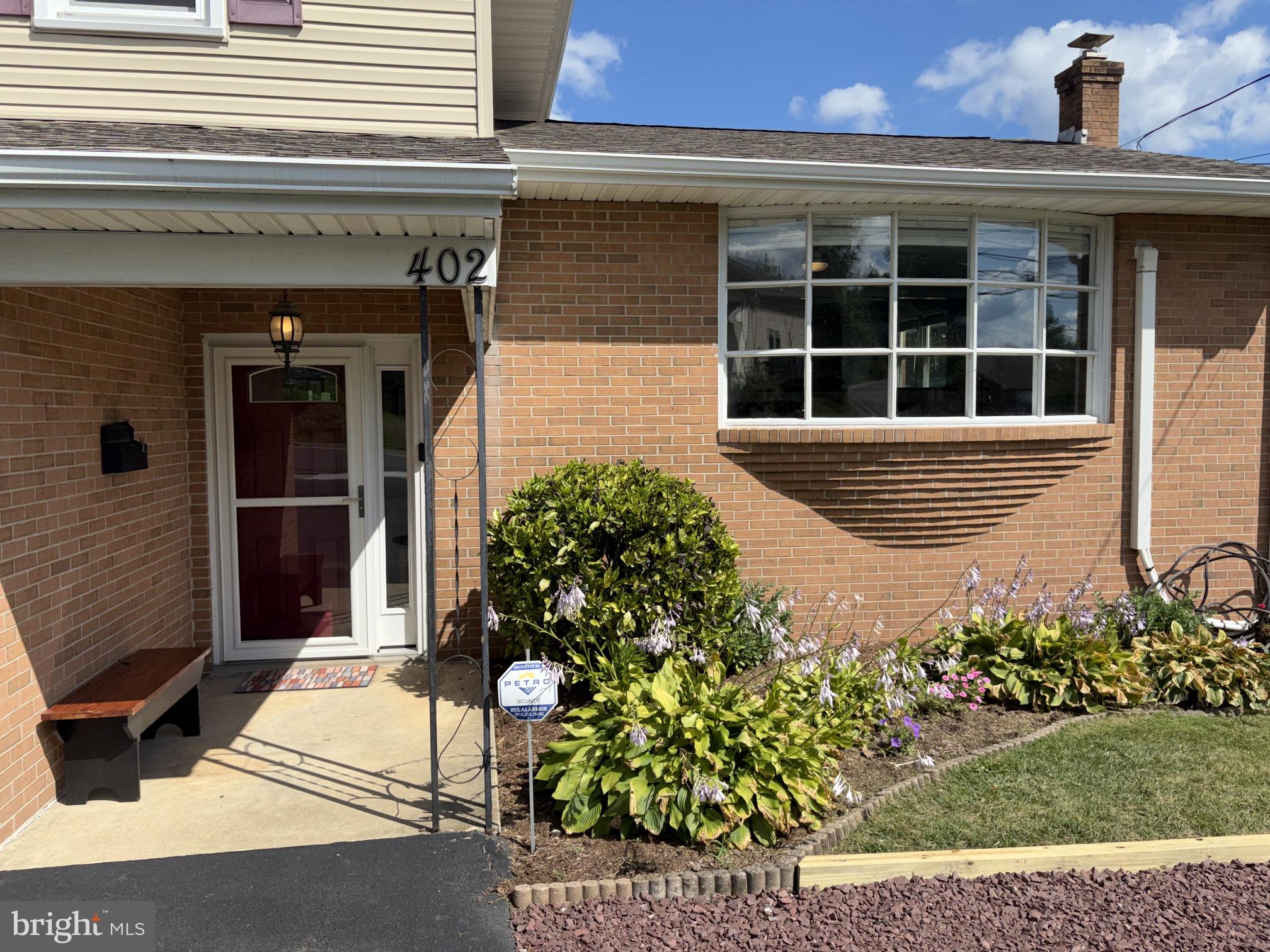 402 GROSSTOWN ROAD