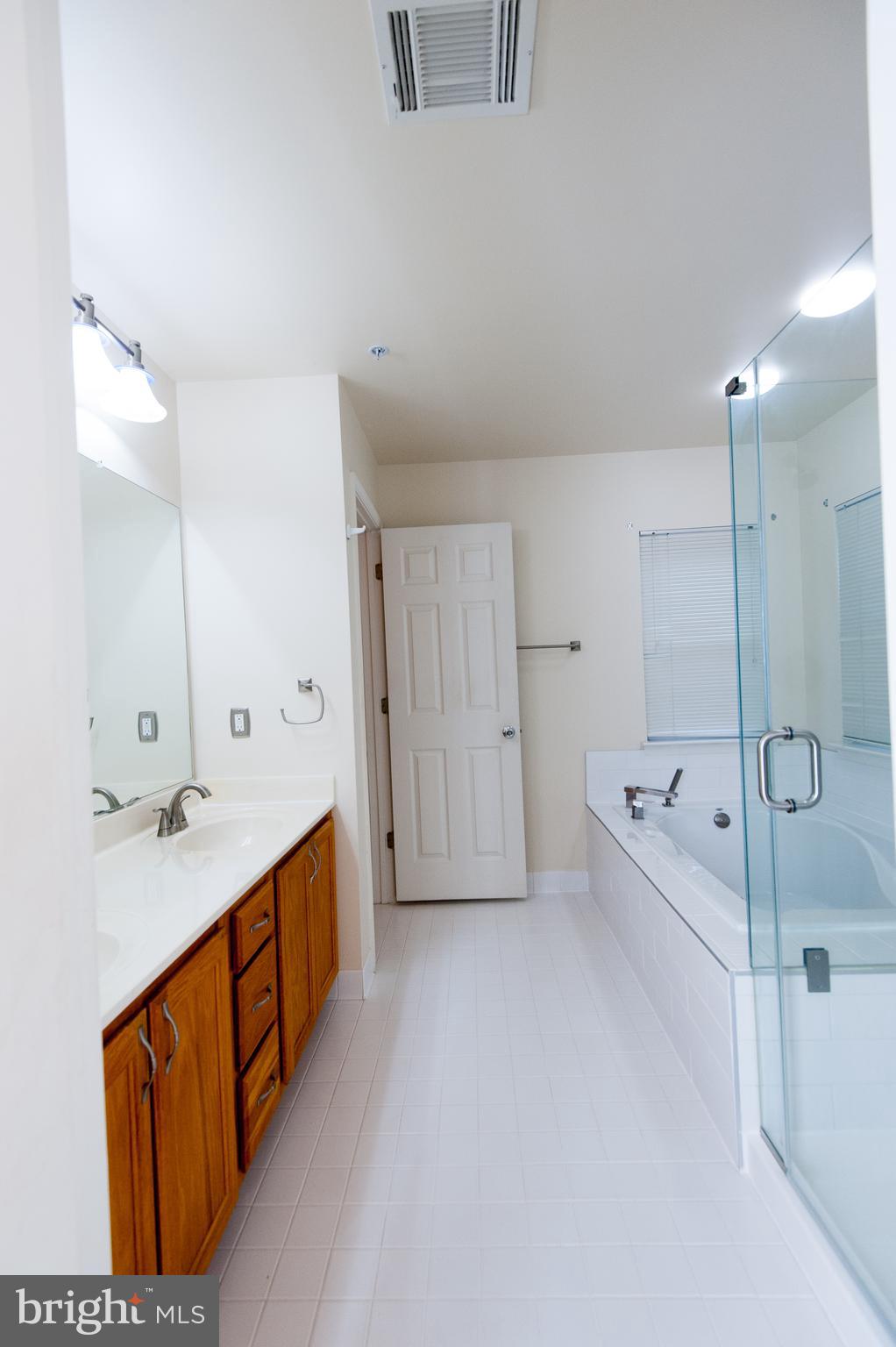 NORTHRIDGE PLAT 32 - Residential