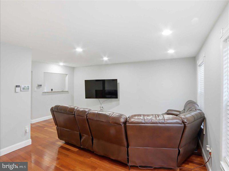 SNOWDEN OAKS - Residential