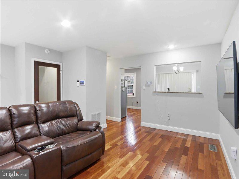 SNOWDEN OAKS - Residential