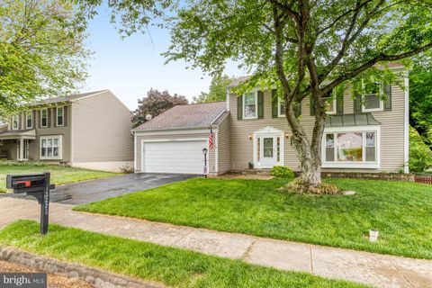 Photo of 13223 Oak Farm Drive, WOODBRIDGE, VA 22192 (MLS # VAPW2116306)