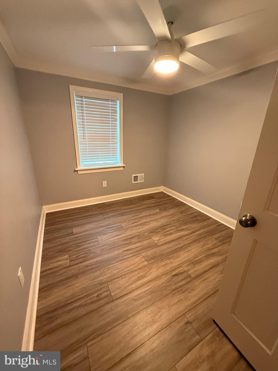 SEVEN COURTS - Residential Lease