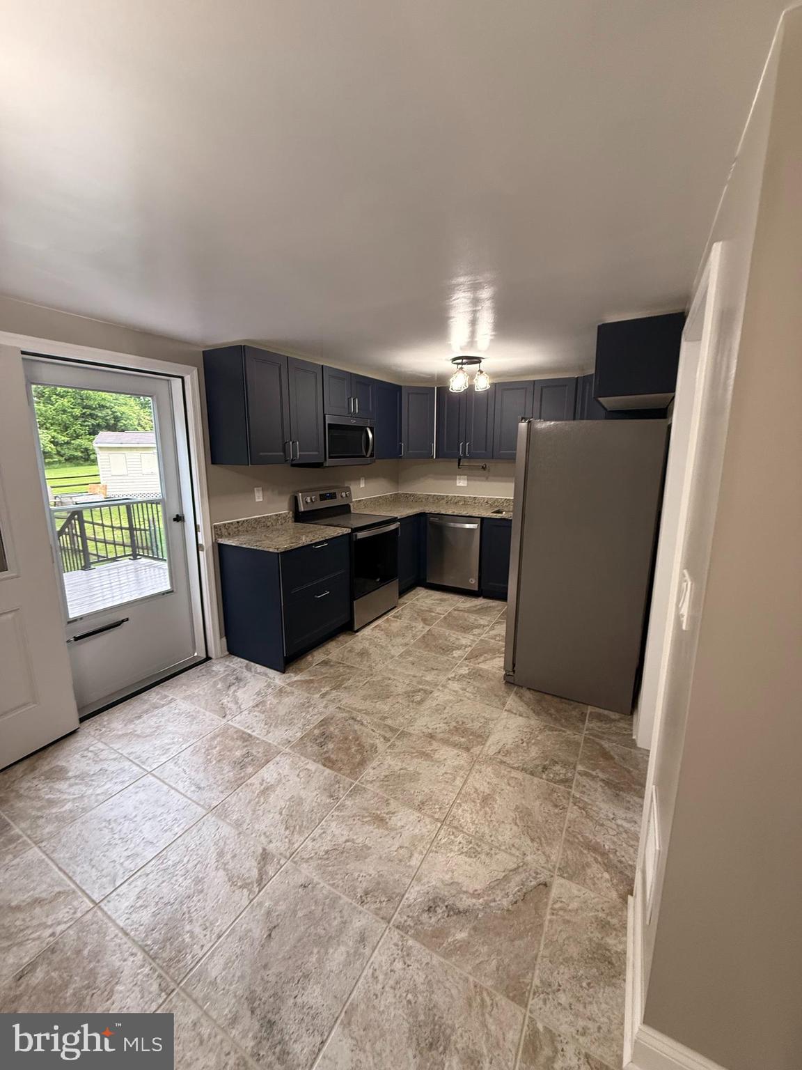 SEVEN COURTS - Residential Lease