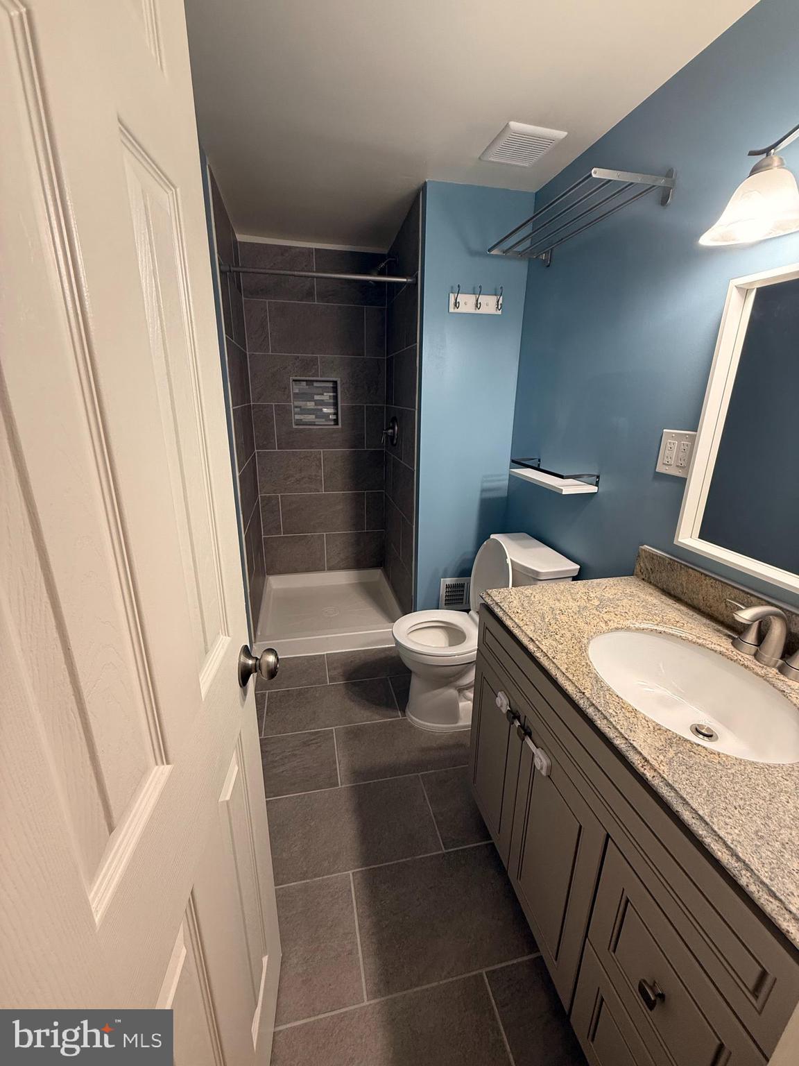 SEVEN COURTS - Residential Lease