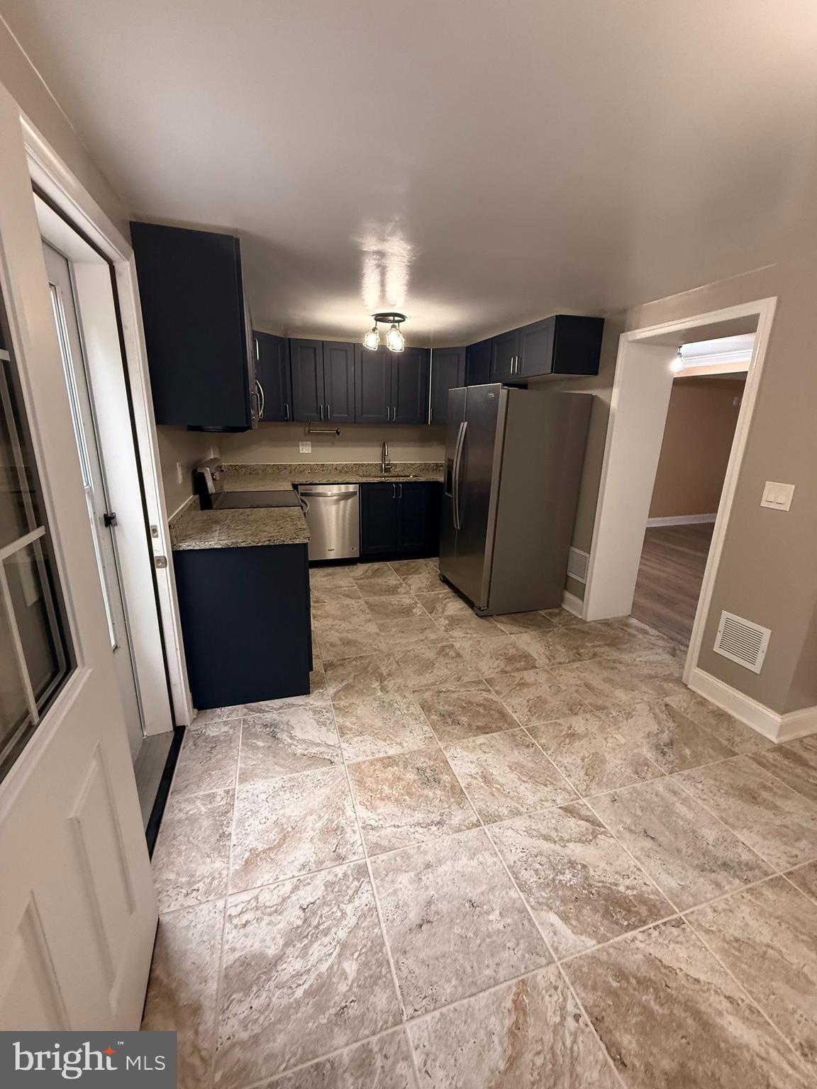 SEVEN COURTS - Residential Lease