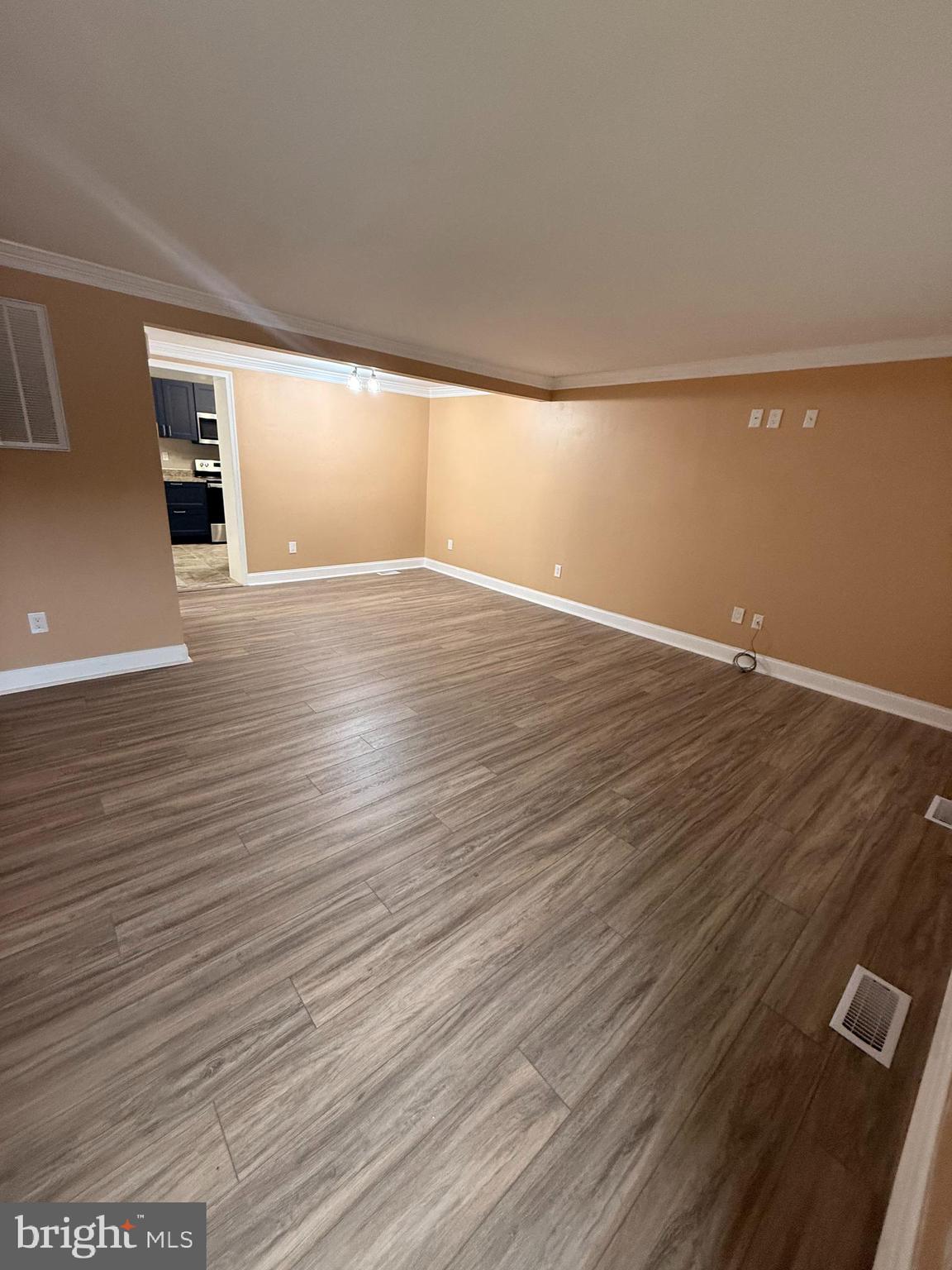 SEVEN COURTS - Residential Lease