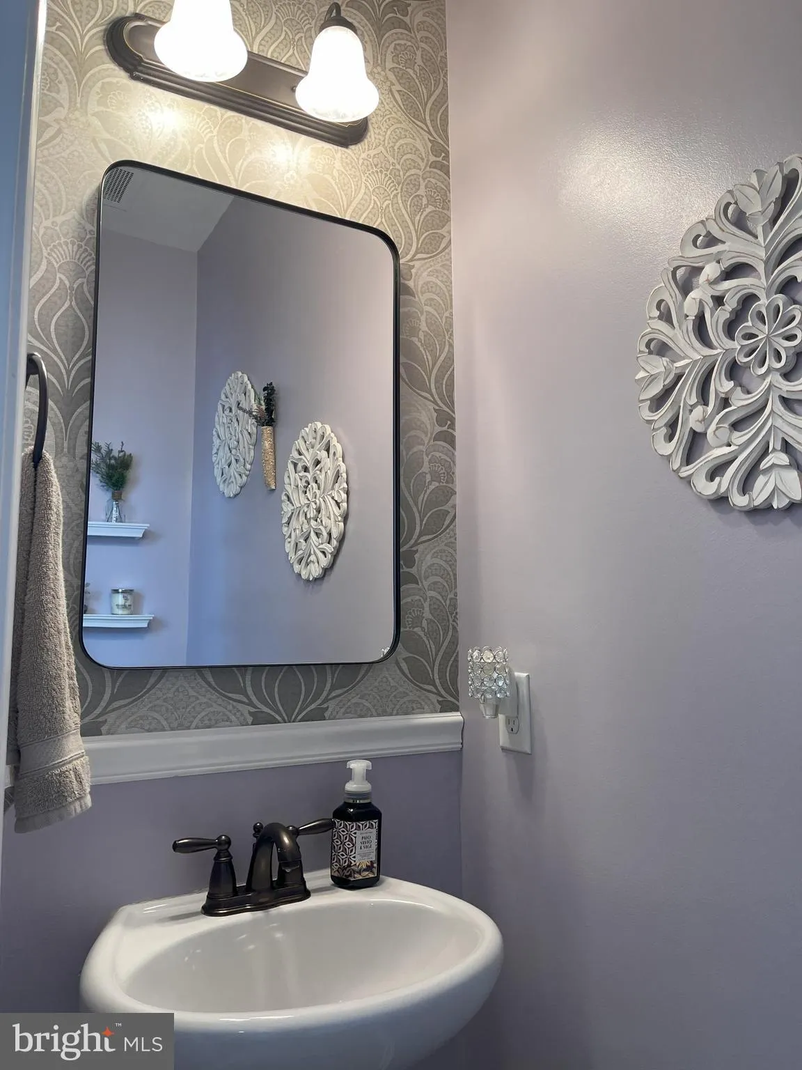 Woodbury, New Jersey 08096, United States, 3 Bedrooms Bedrooms, ,3 BathroomsBathrooms,Residential,Pending,210795