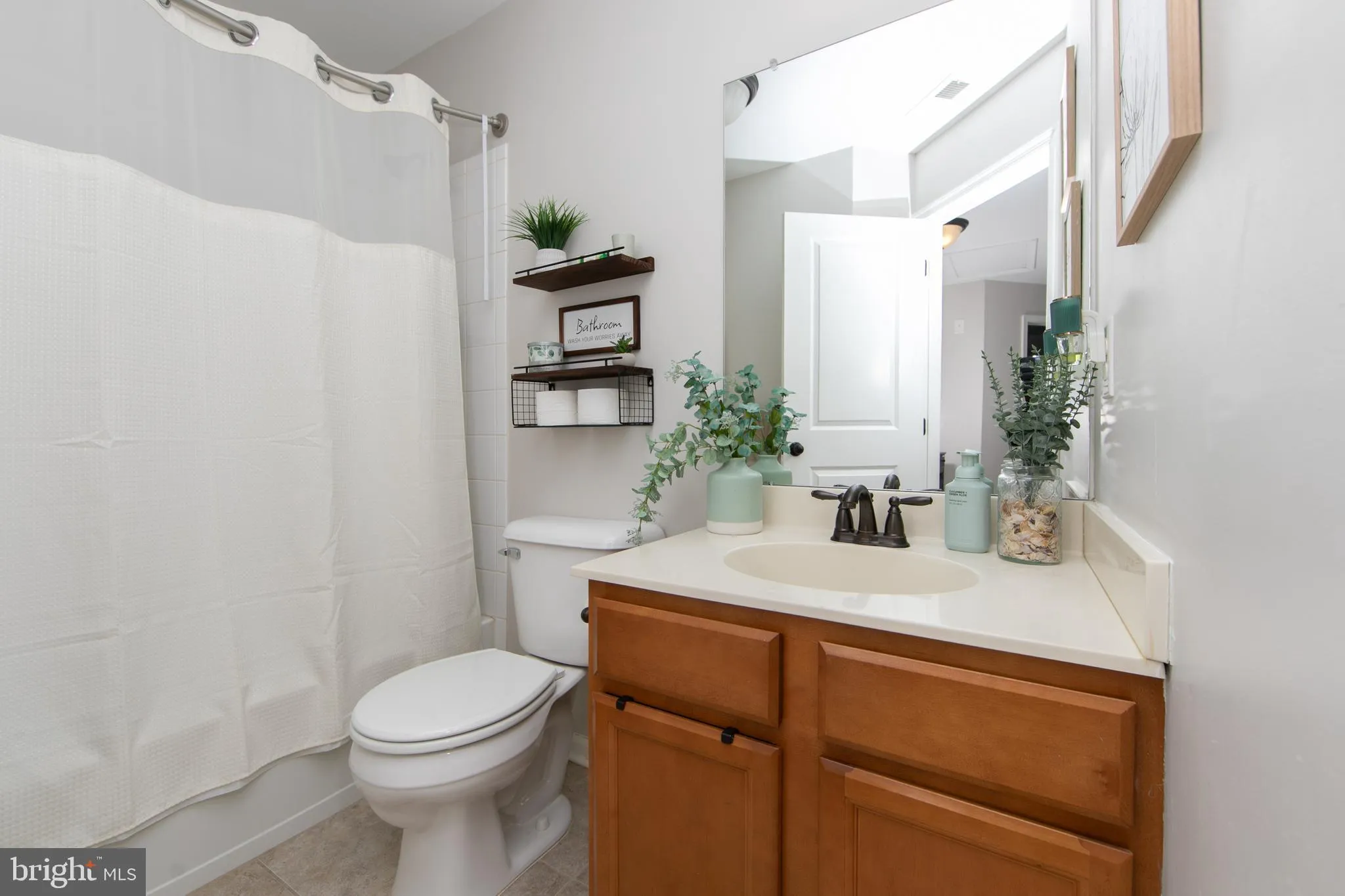 Woodbury, New Jersey 08096, United States, 3 Bedrooms Bedrooms, ,3 BathroomsBathrooms,Residential,Pending,210795