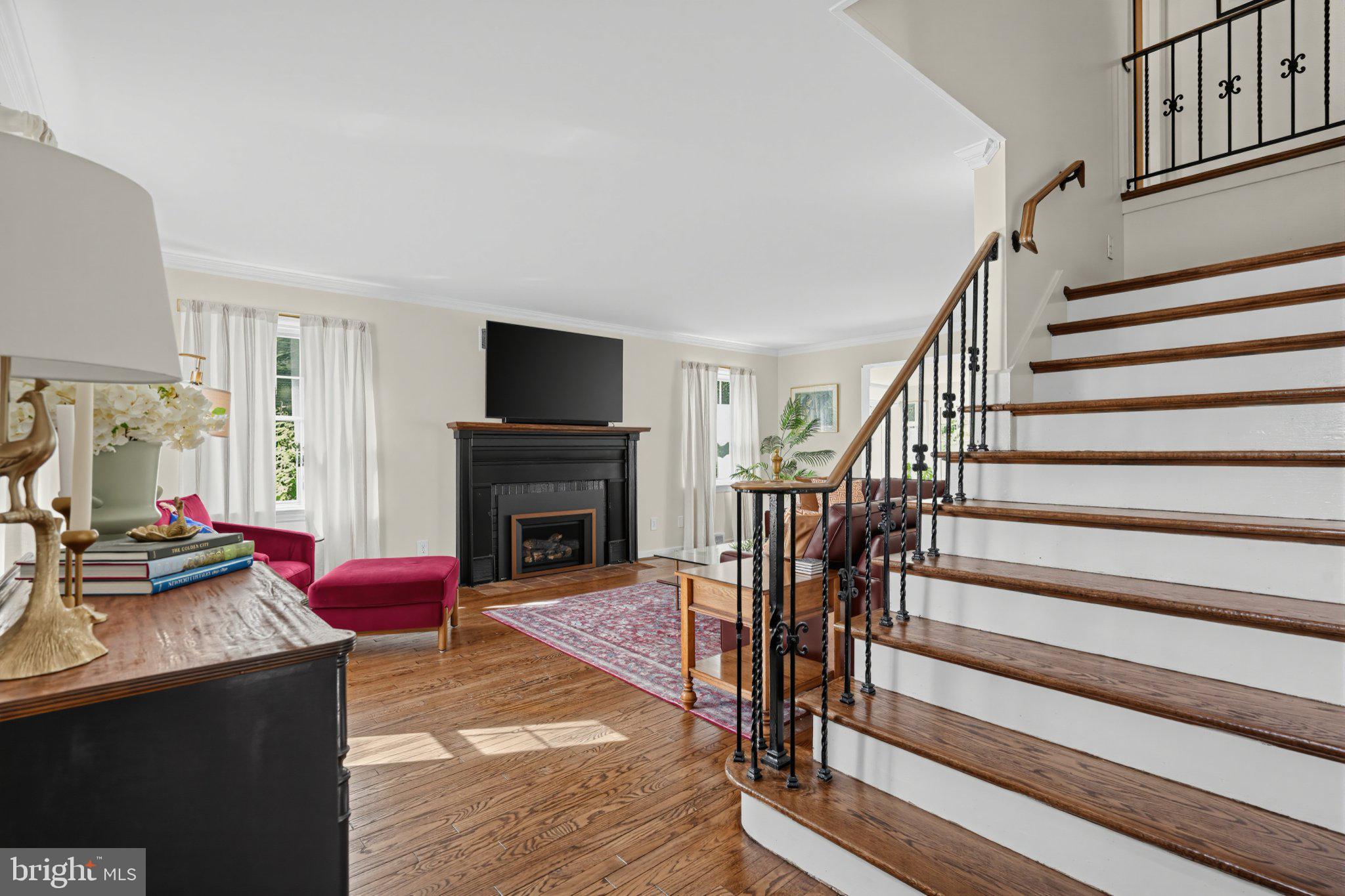 451 W CRYSTAL LAKE AVENUE