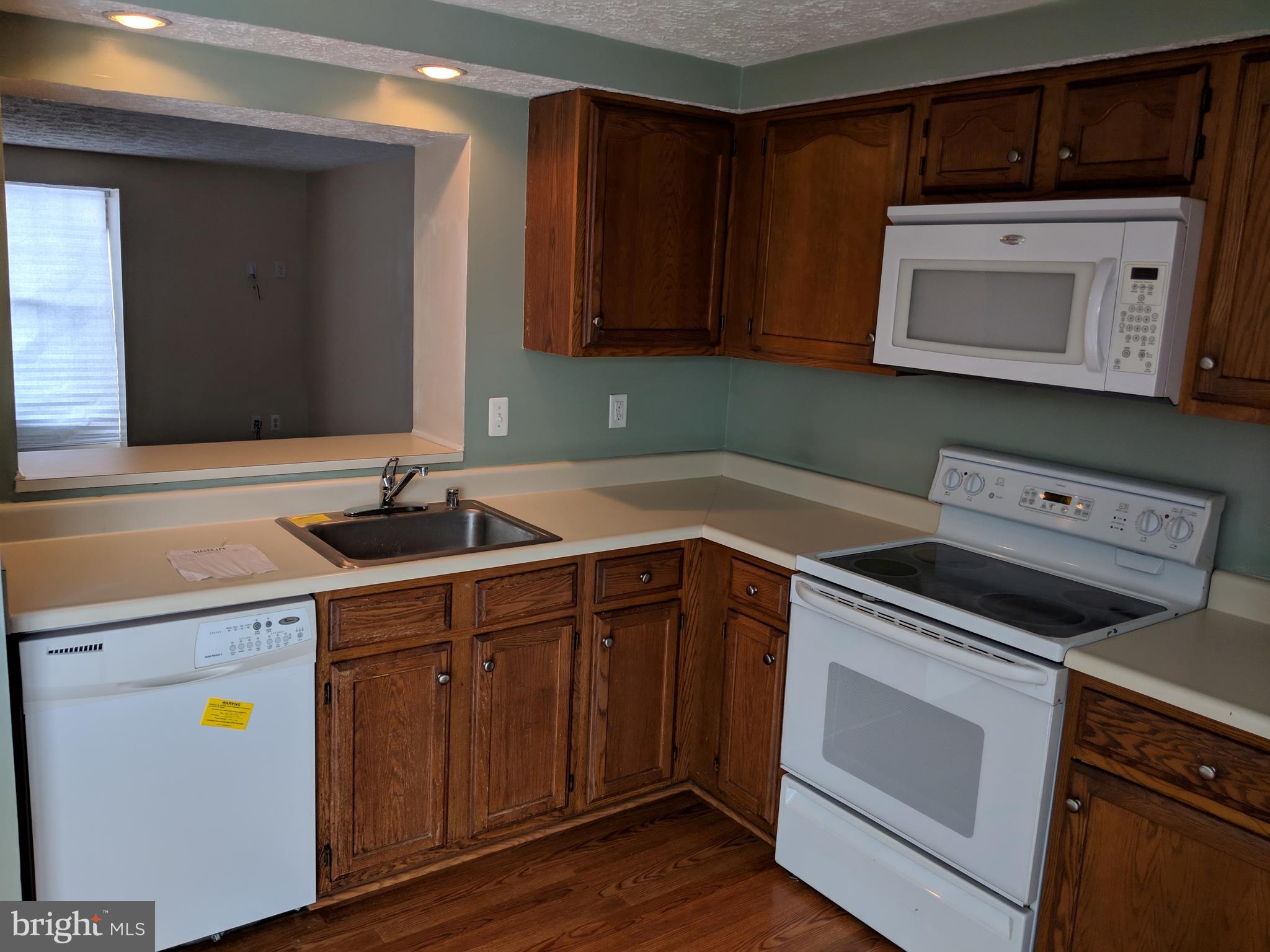 CONSTANT FRIENDSHIP - Residential