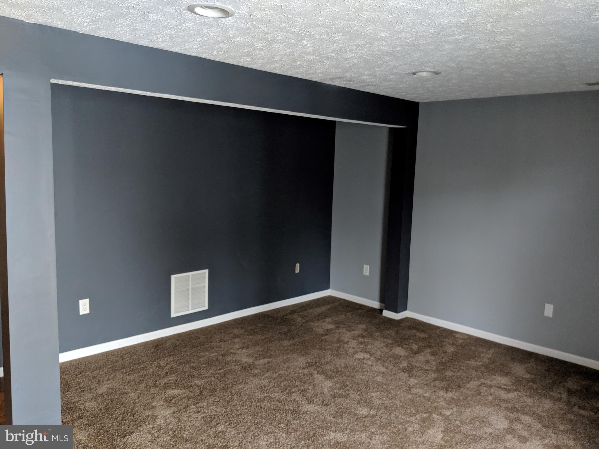 CONSTANT FRIENDSHIP - Residential