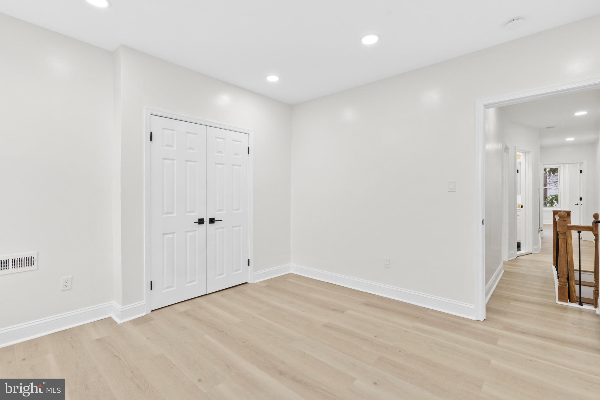 YORKTOWN - Residential