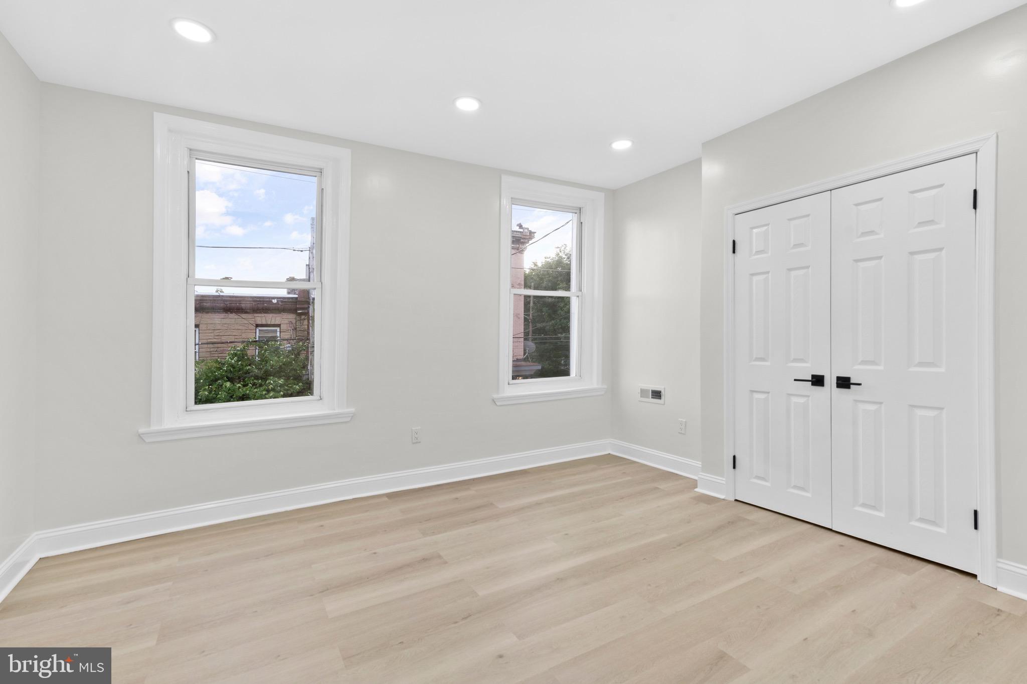 YORKTOWN - Residential