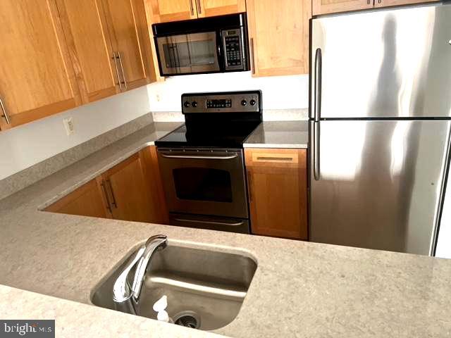 10101 GROSVENOR PLACE 914