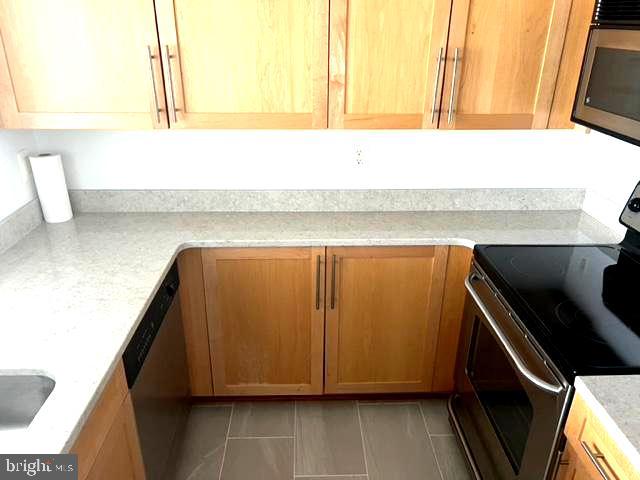 10101 GROSVENOR PLACE 914