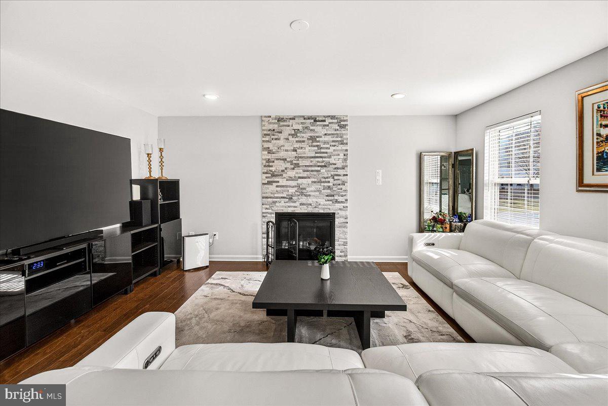 WELLINGTON TRACE - Residential