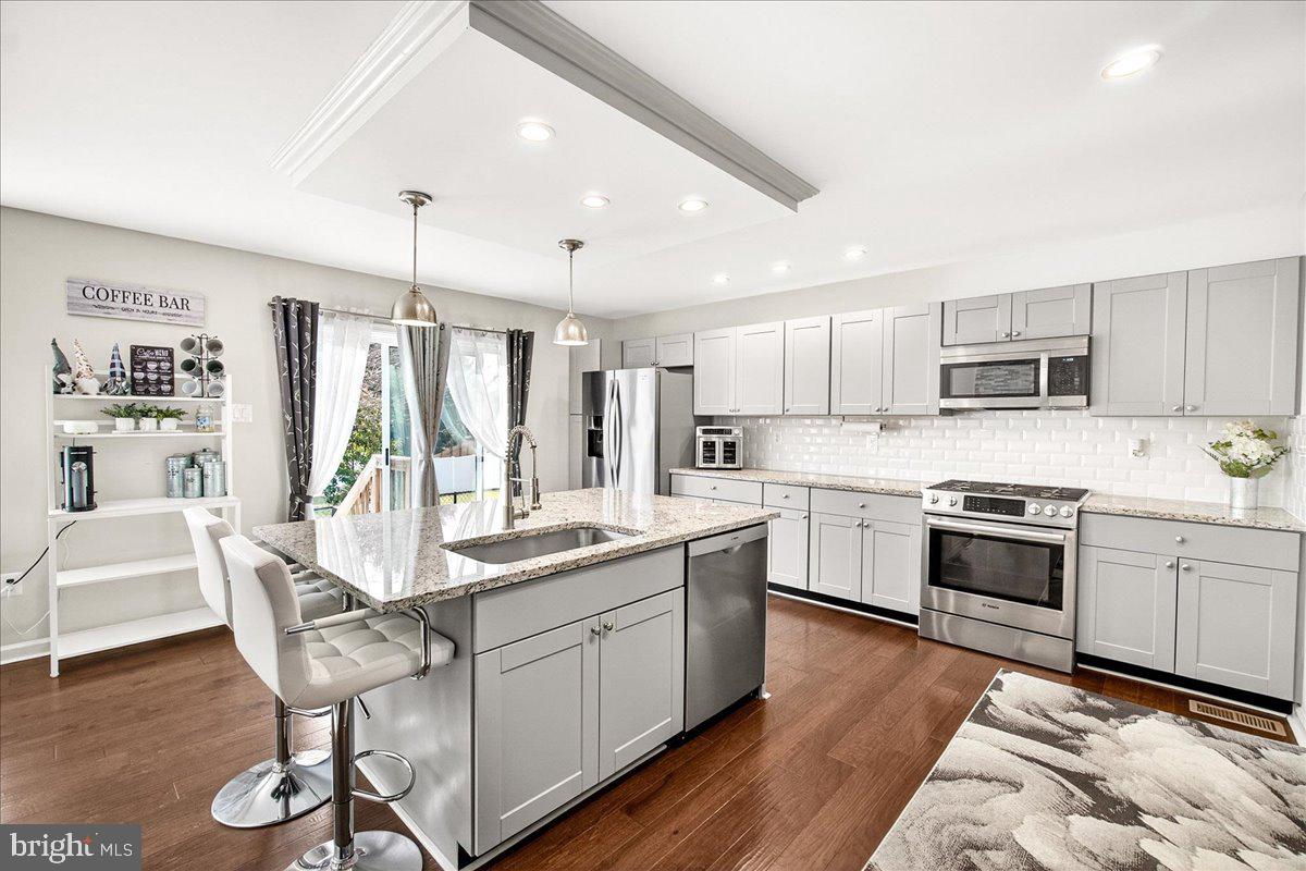 WELLINGTON TRACE - Residential