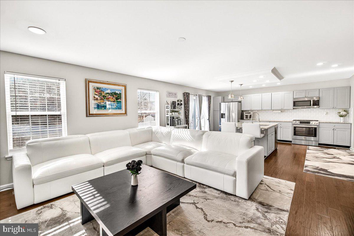 WELLINGTON TRACE - Residential