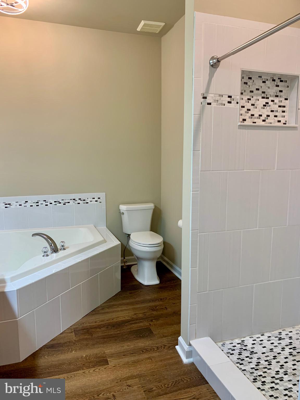 WHISPERING HILLS - Residential