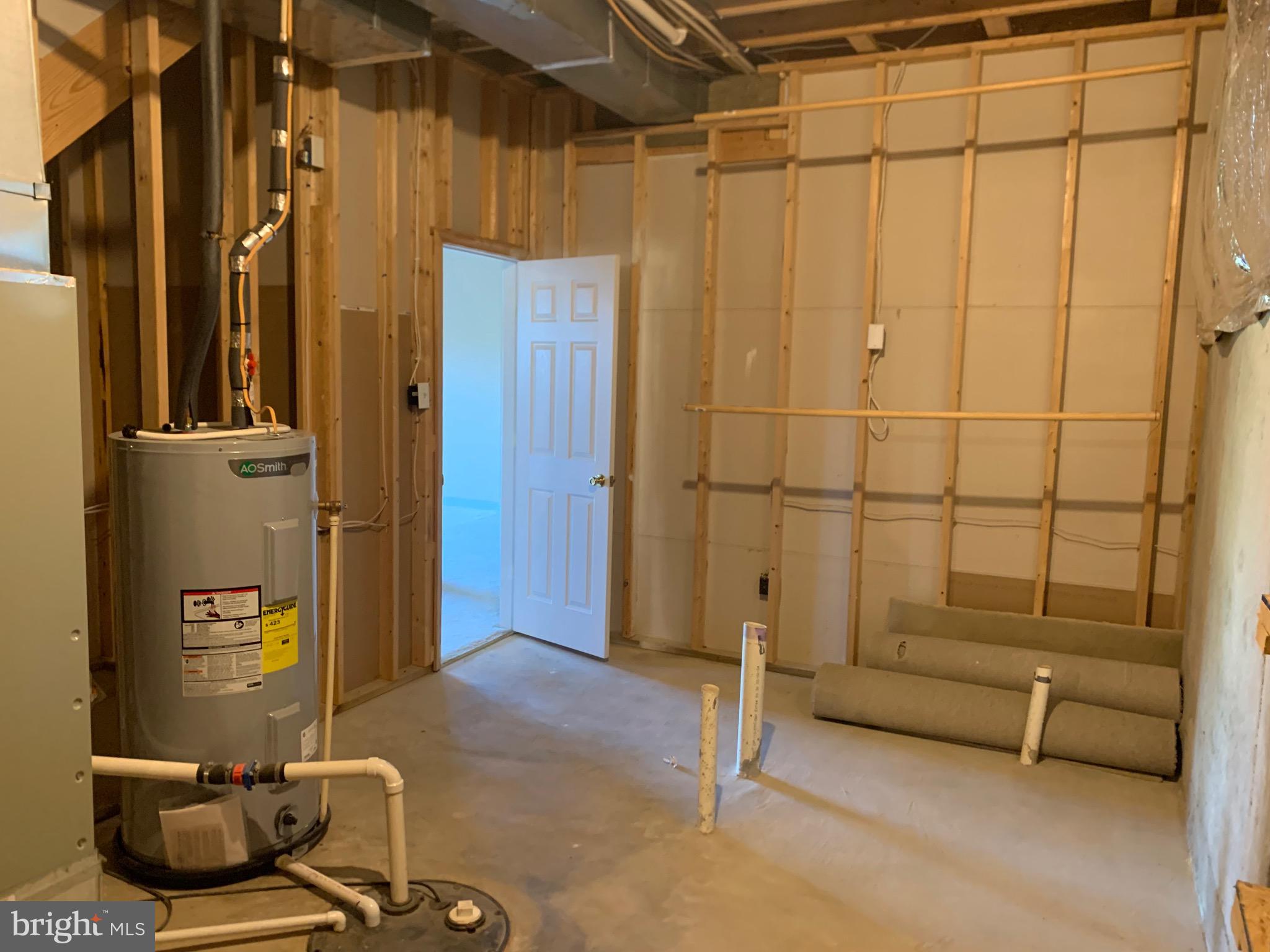 WHISPERING HILLS - Residential