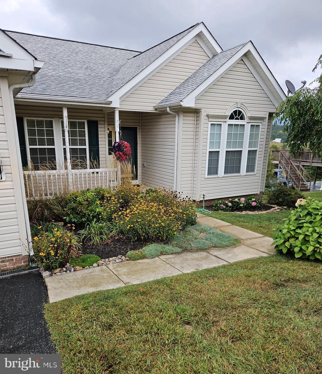 WHISPERING HILLS - Residential