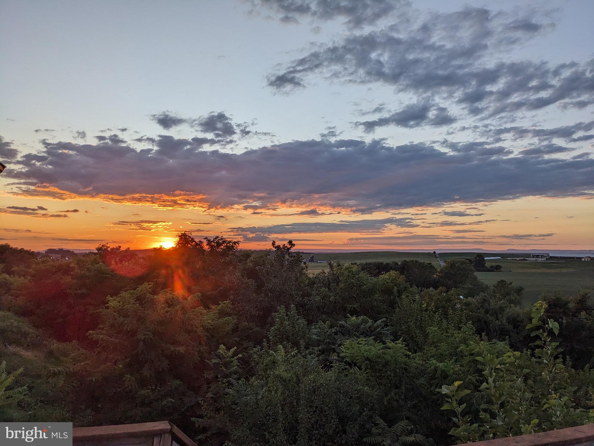 WHISPERING HILLS - Residential