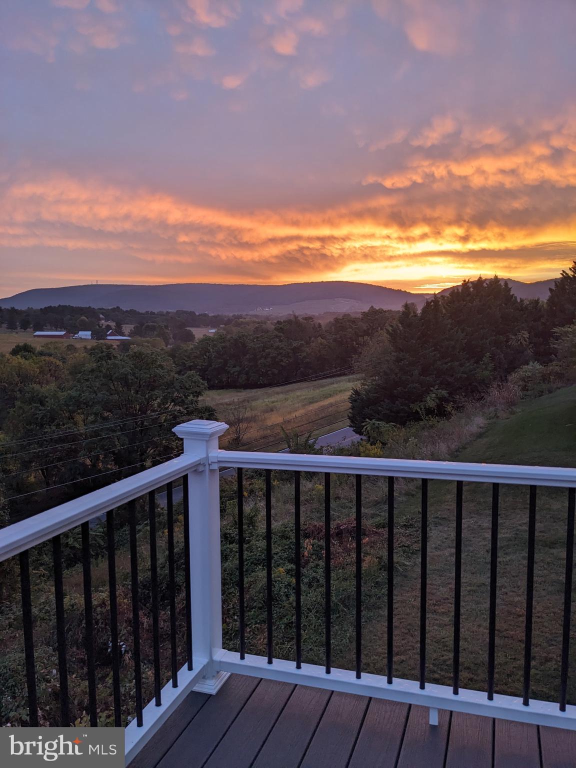 WHISPERING HILLS - Residential