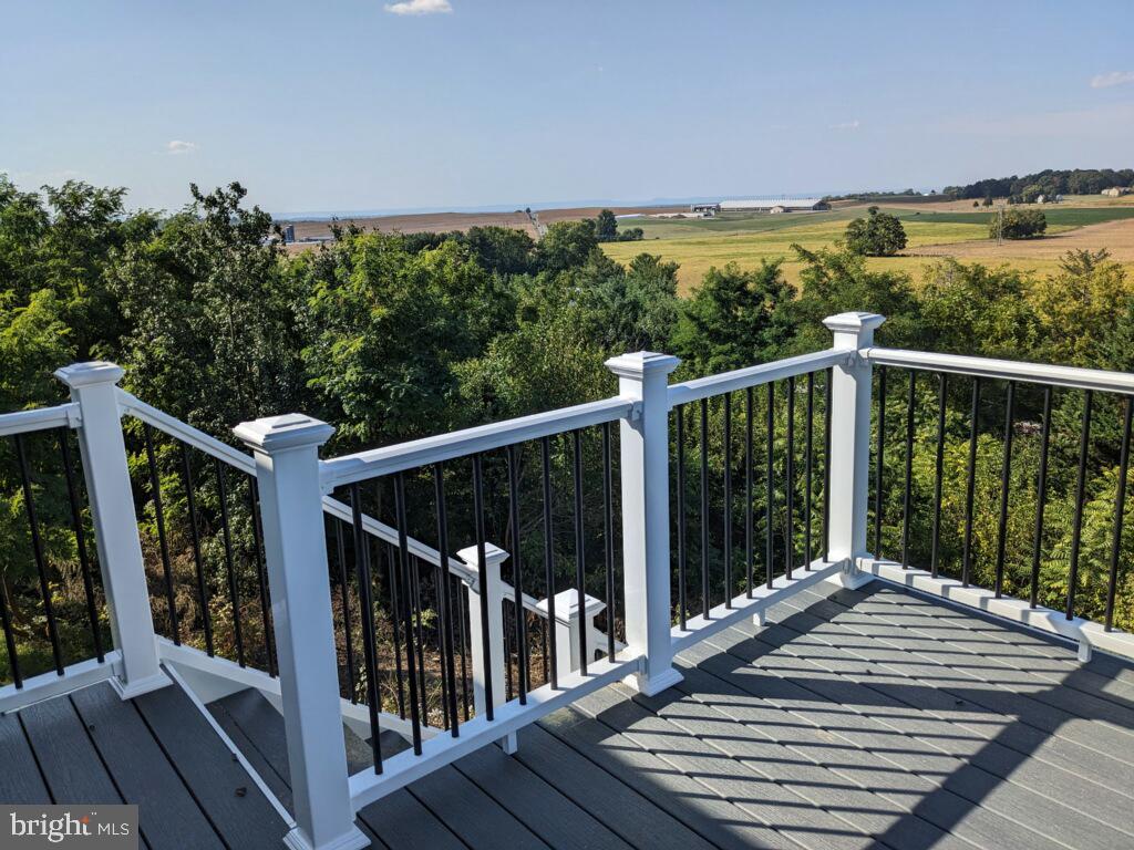 WHISPERING HILLS - Residential