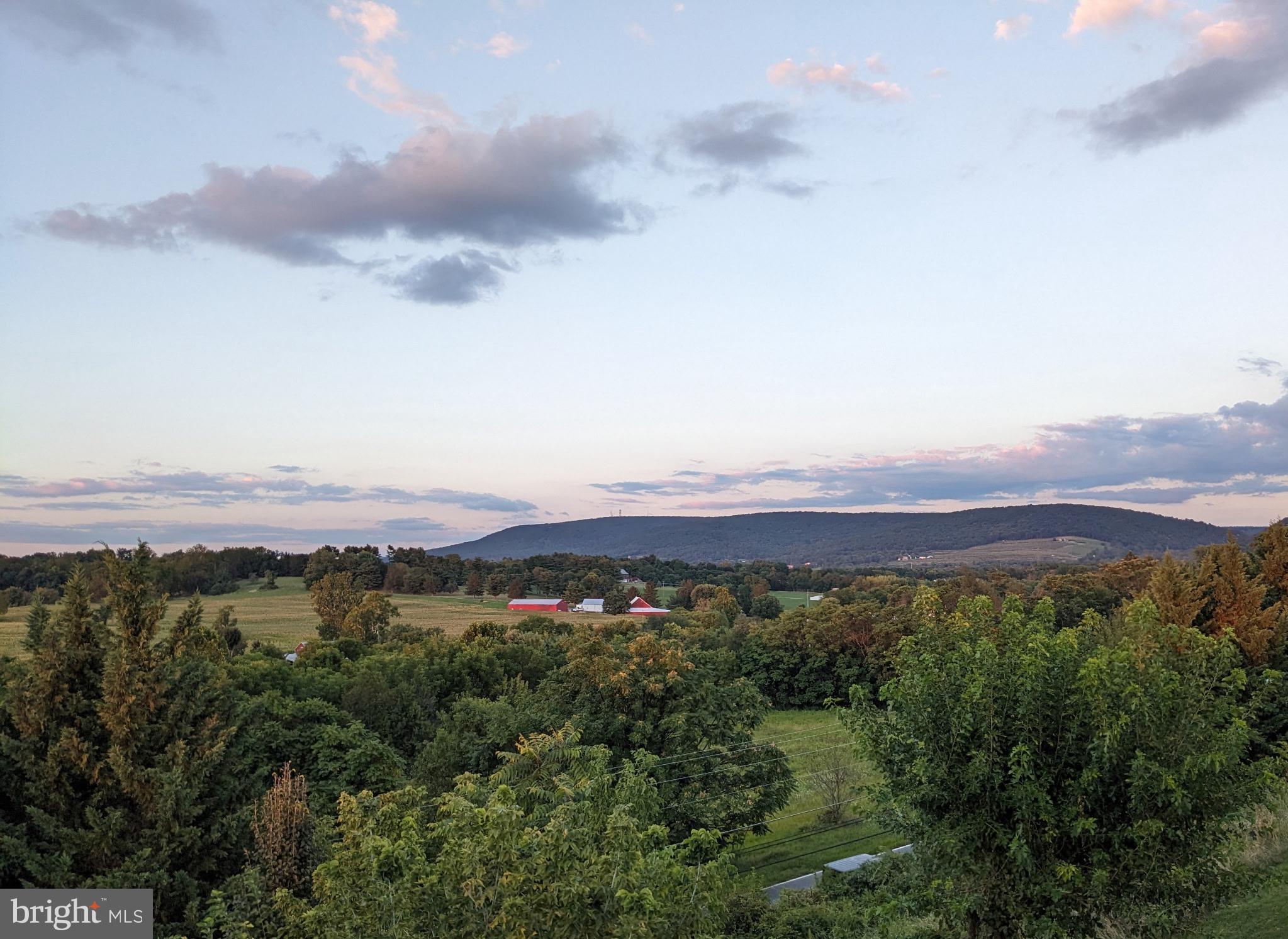WHISPERING HILLS - Residential
