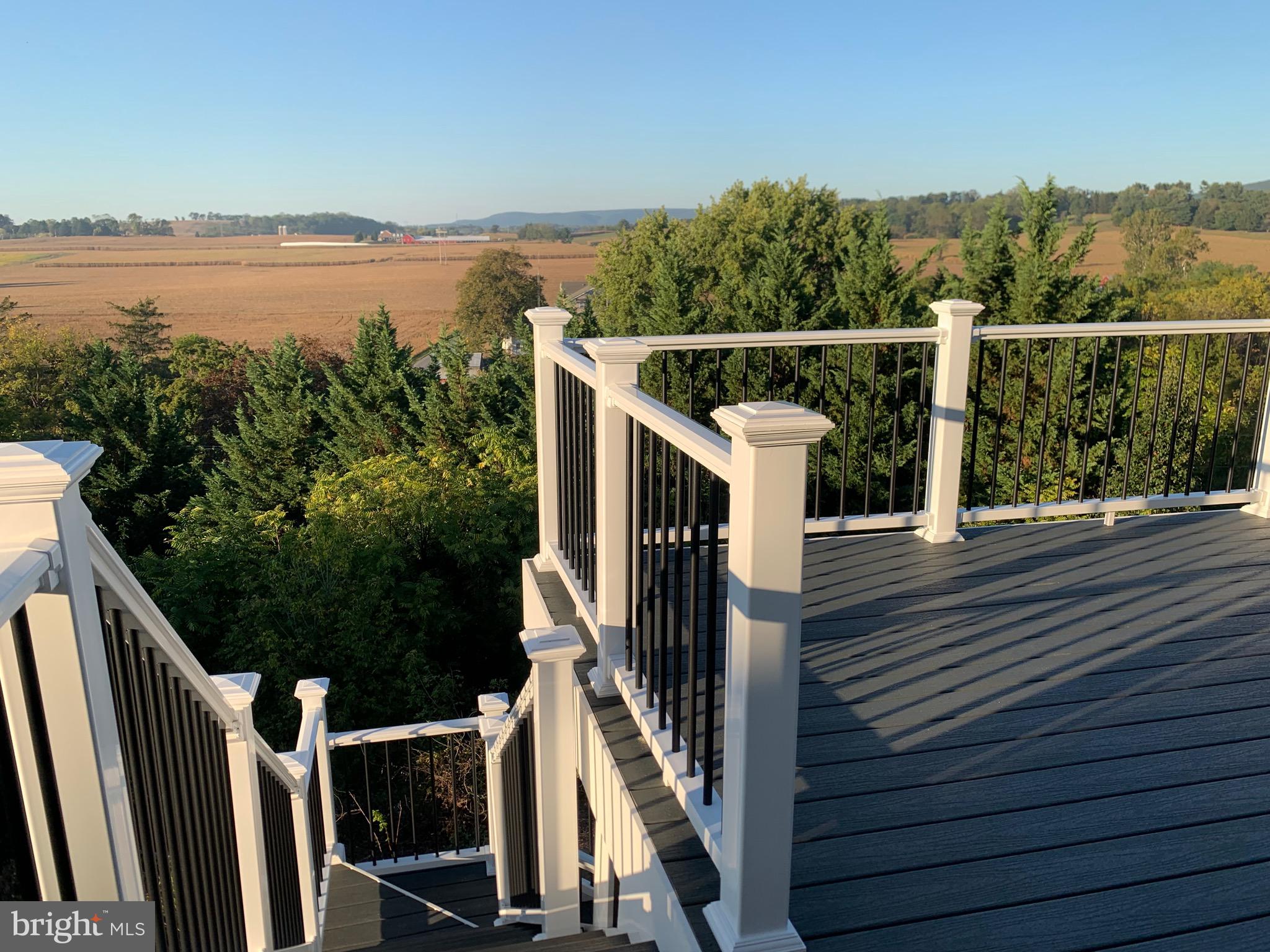 WHISPERING HILLS - Residential