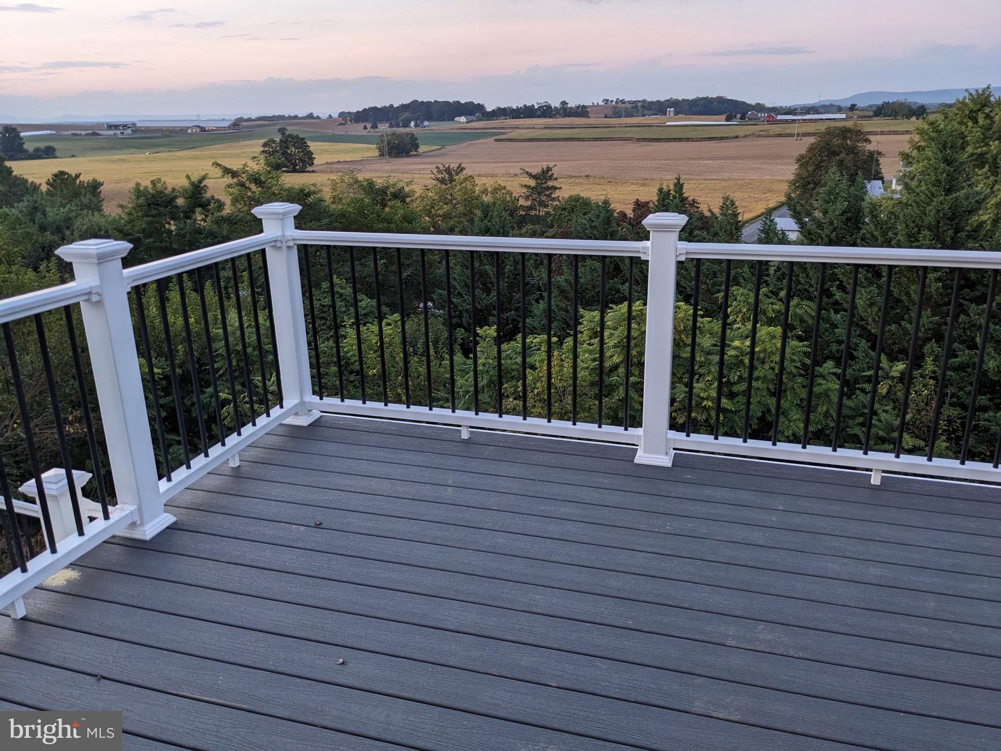 WHISPERING HILLS - Residential