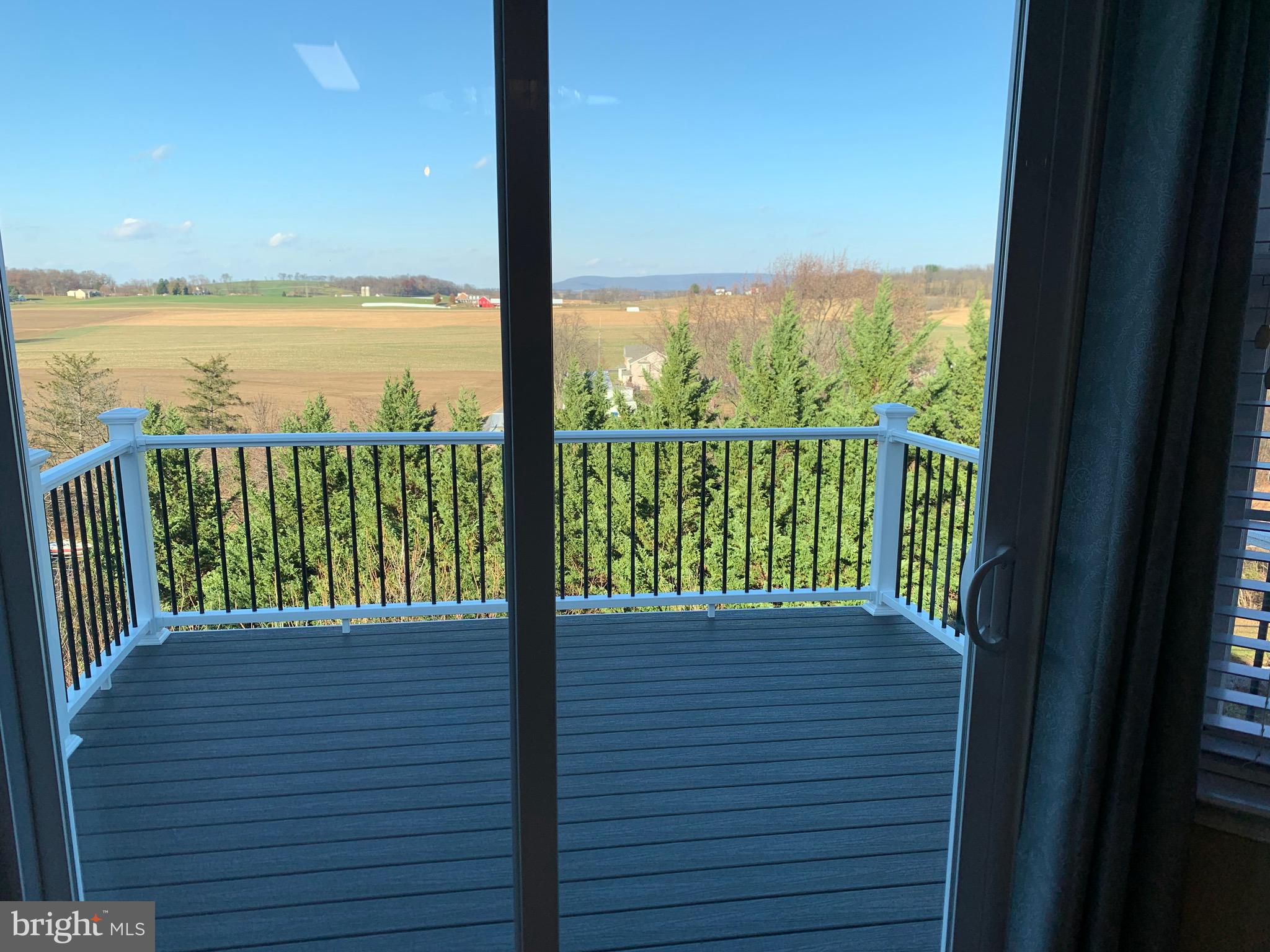 WHISPERING HILLS - Residential