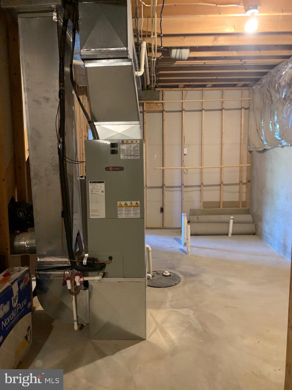 WHISPERING HILLS - Residential