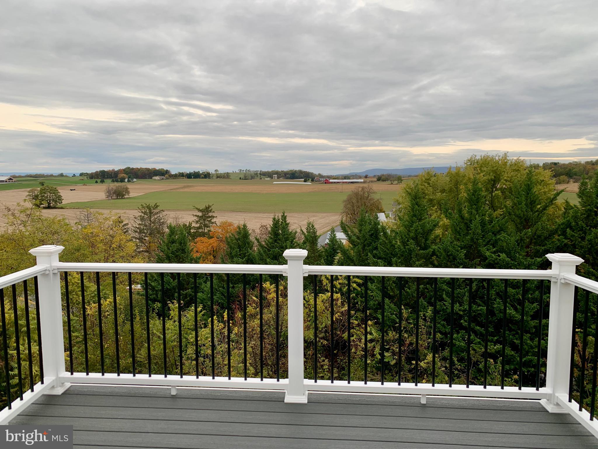 WHISPERING HILLS - Residential