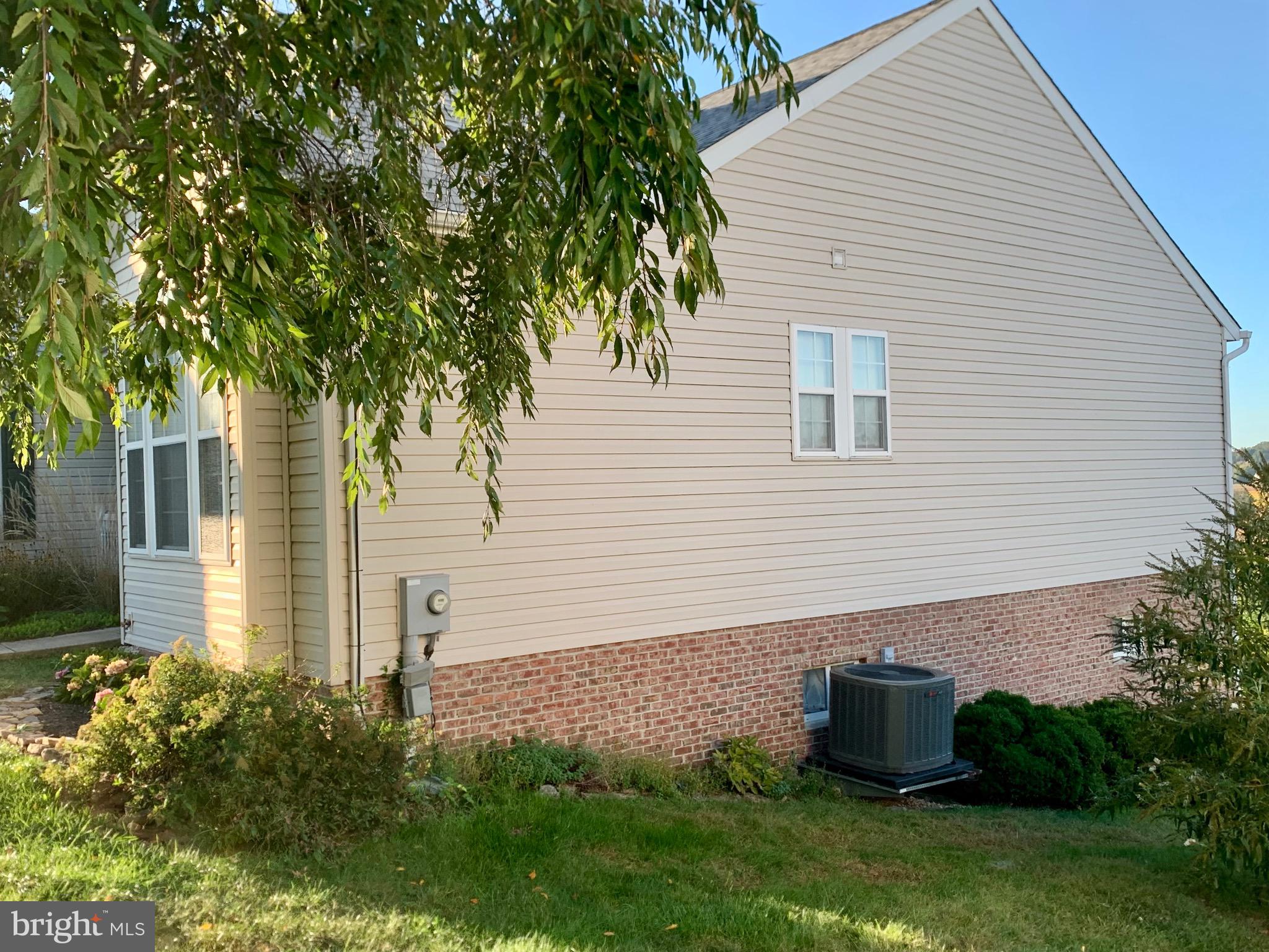 WHISPERING HILLS - Residential