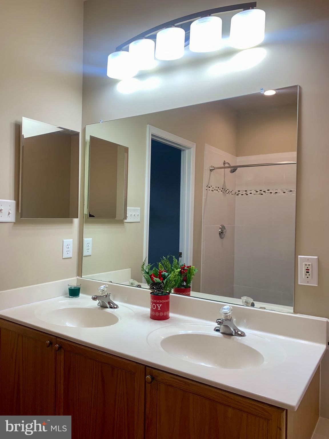 WHISPERING HILLS - Residential