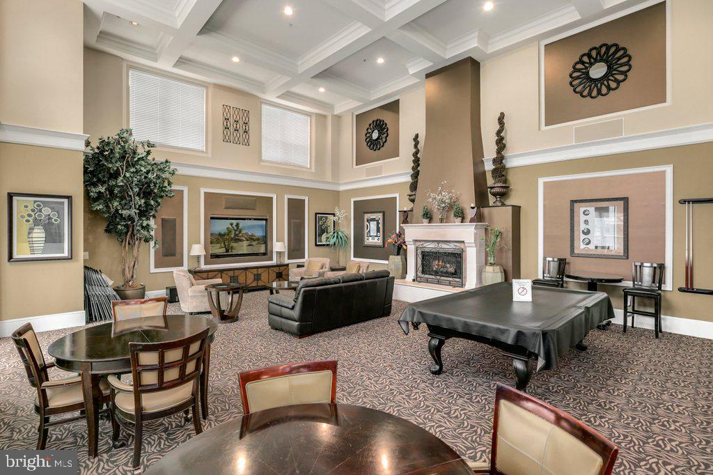 PIKE AND ROSE - Residential