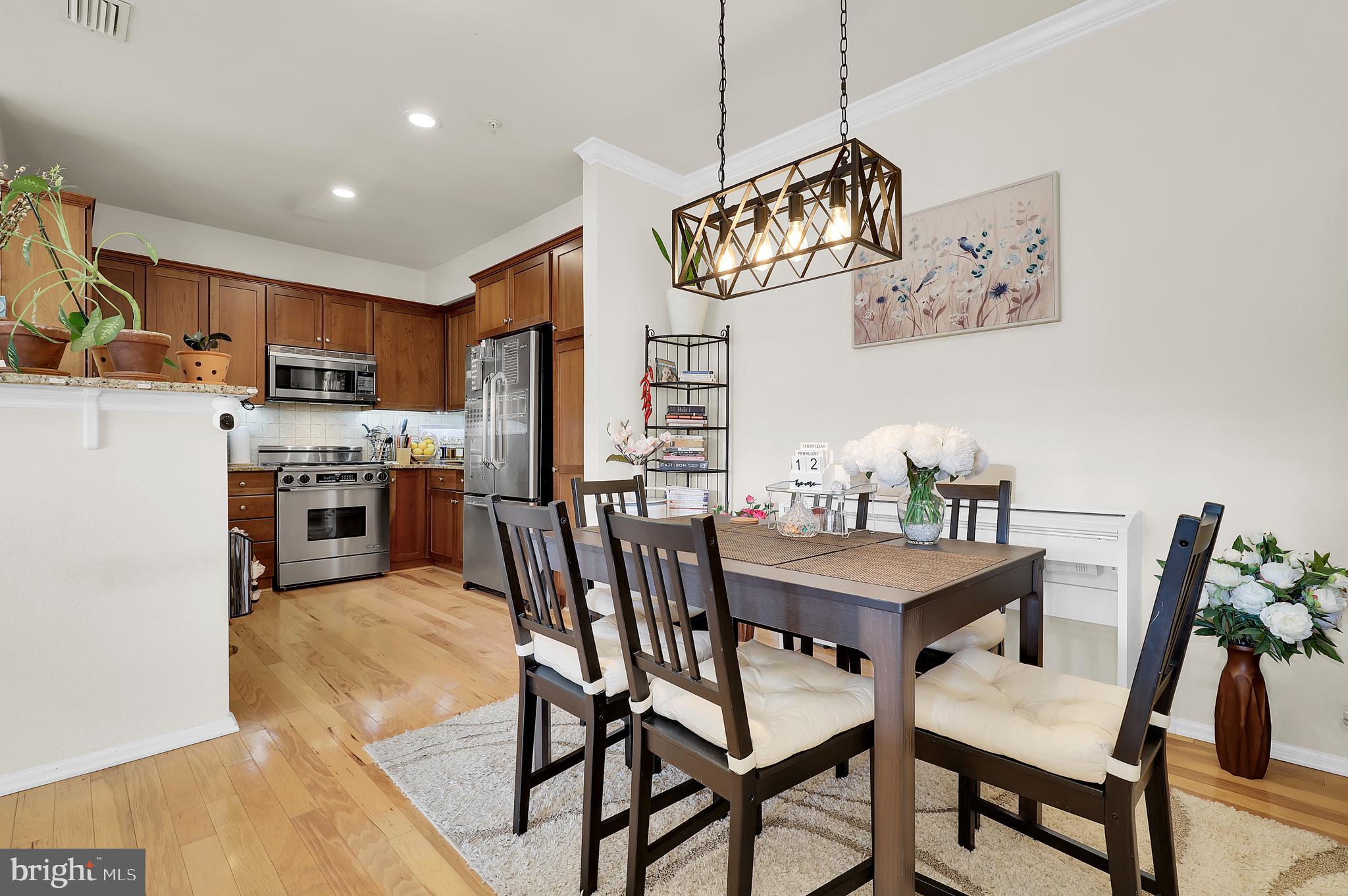 PIKE AND ROSE - Residential