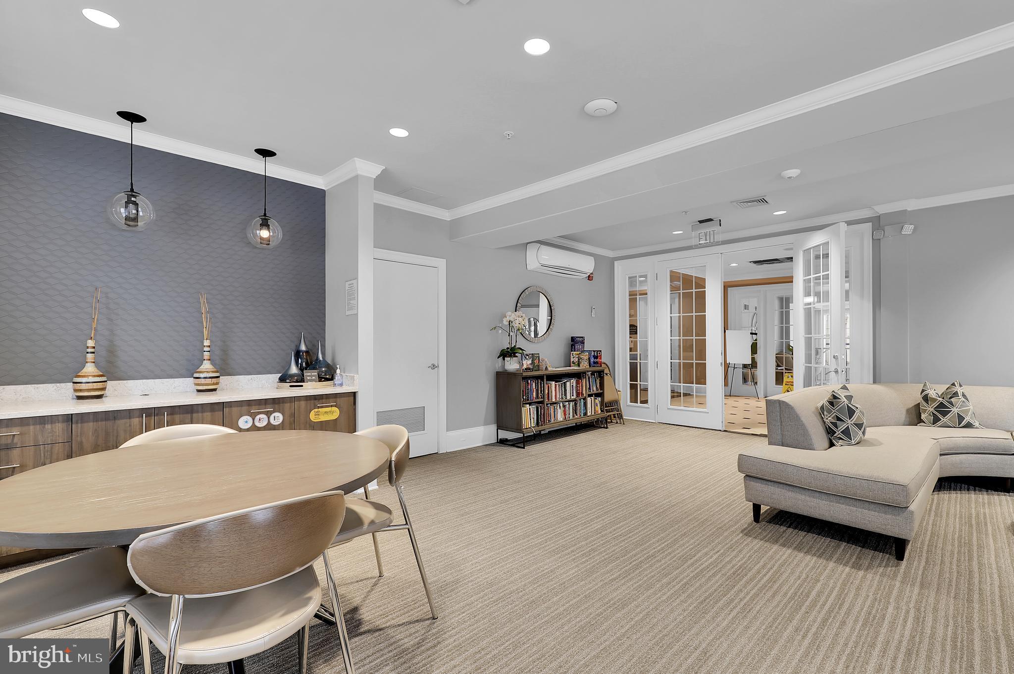 PIKE AND ROSE - Residential