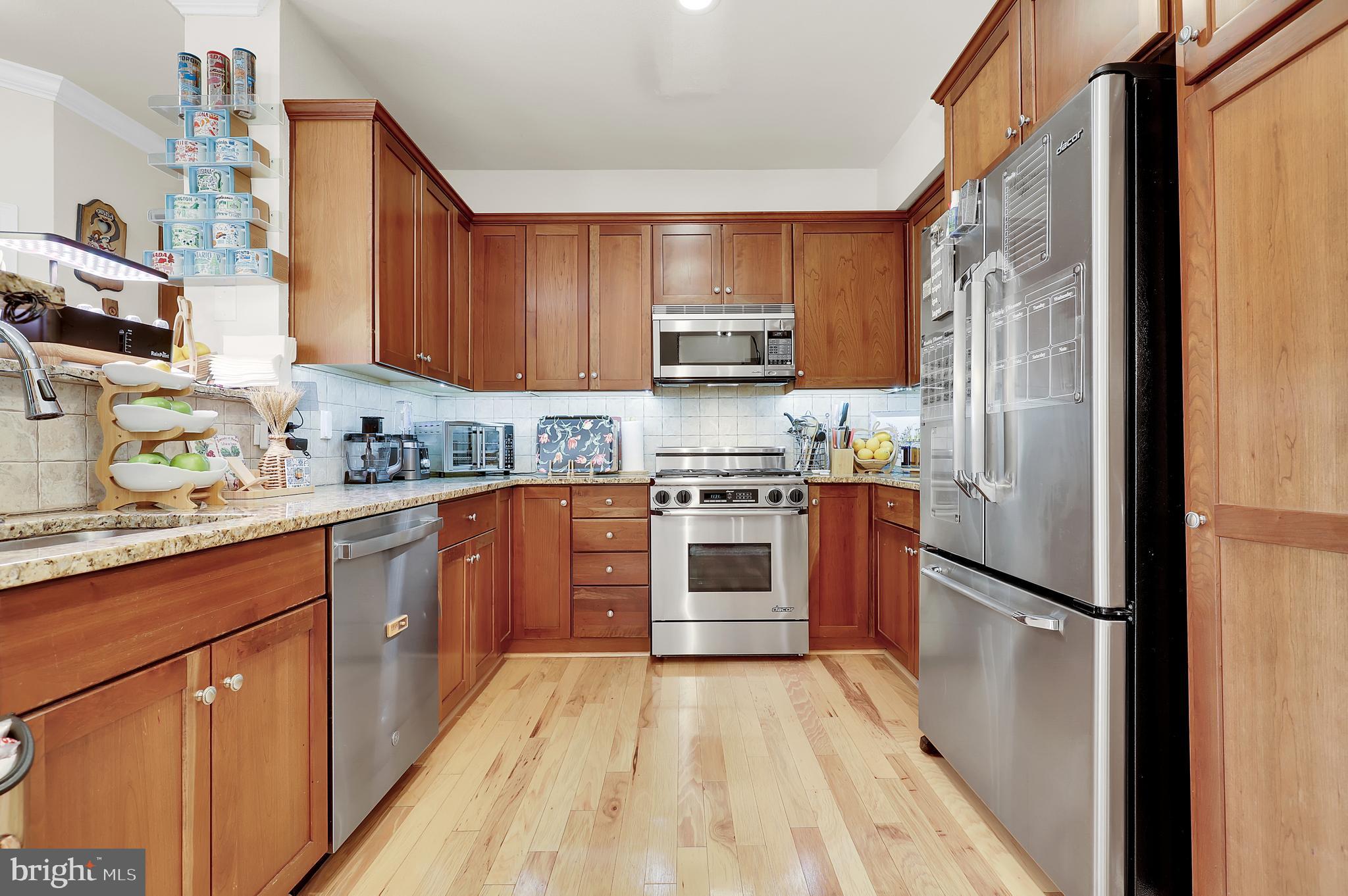 PIKE AND ROSE - Residential