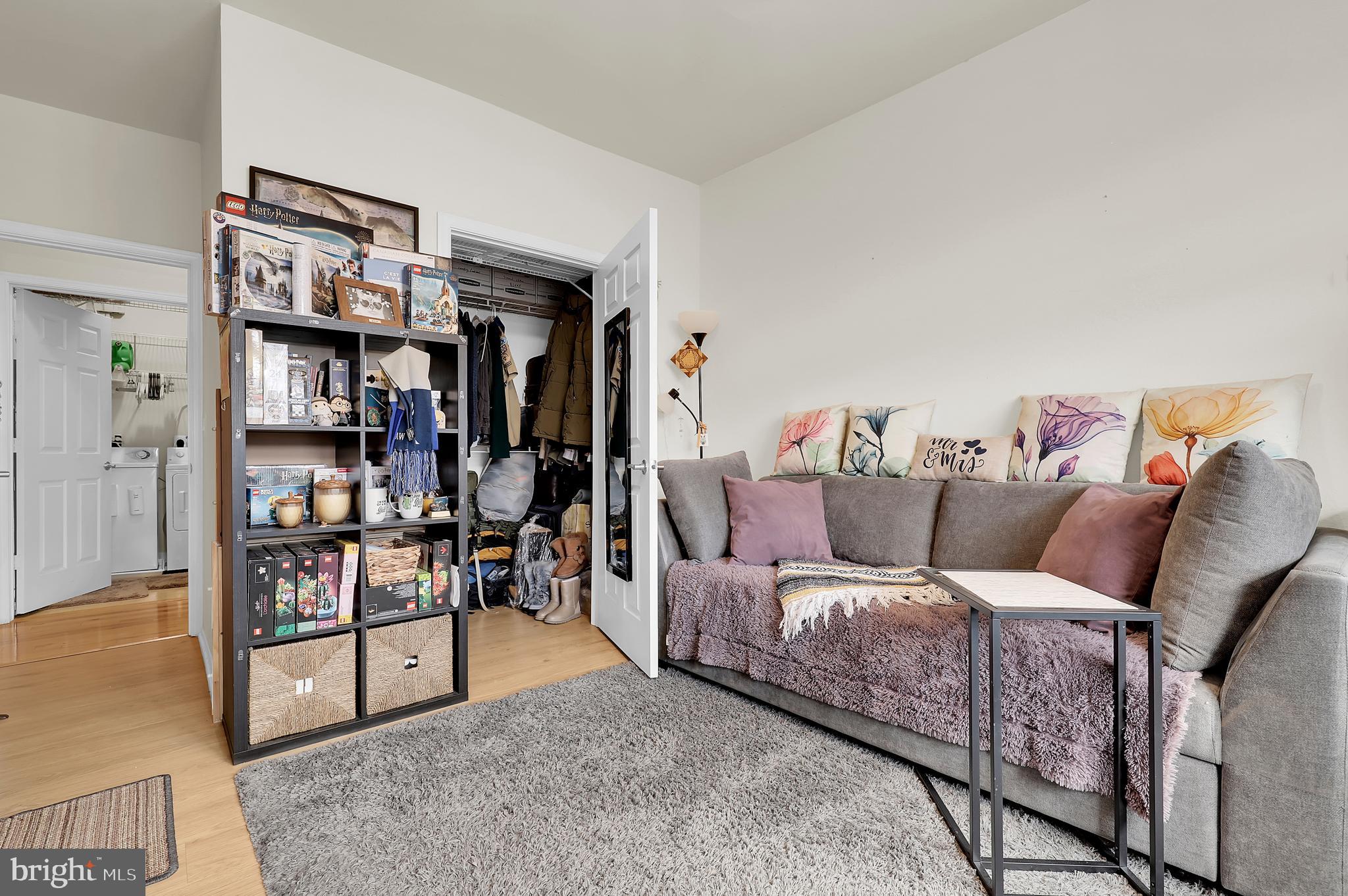 PIKE AND ROSE - Residential