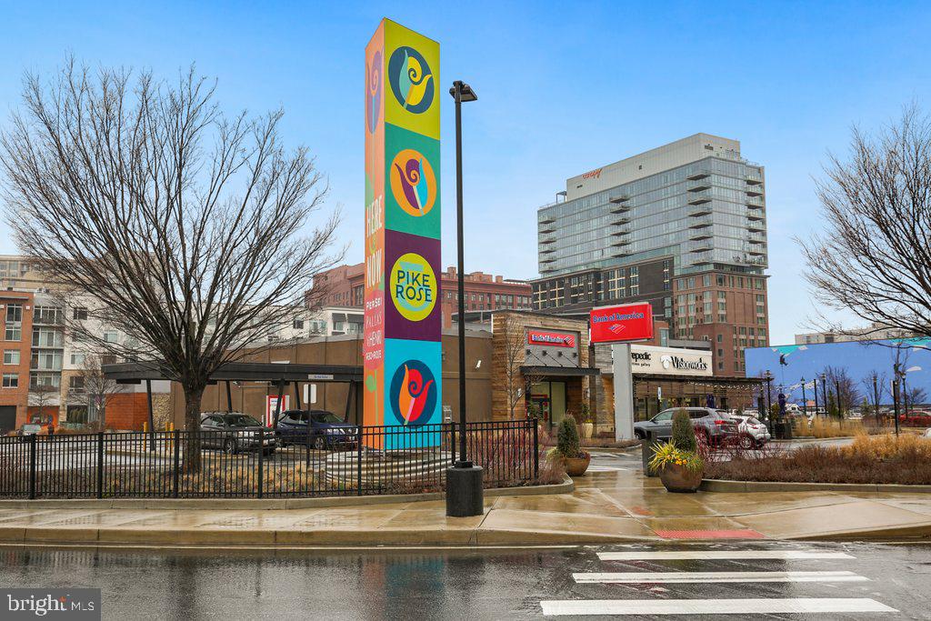 PIKE AND ROSE - Residential